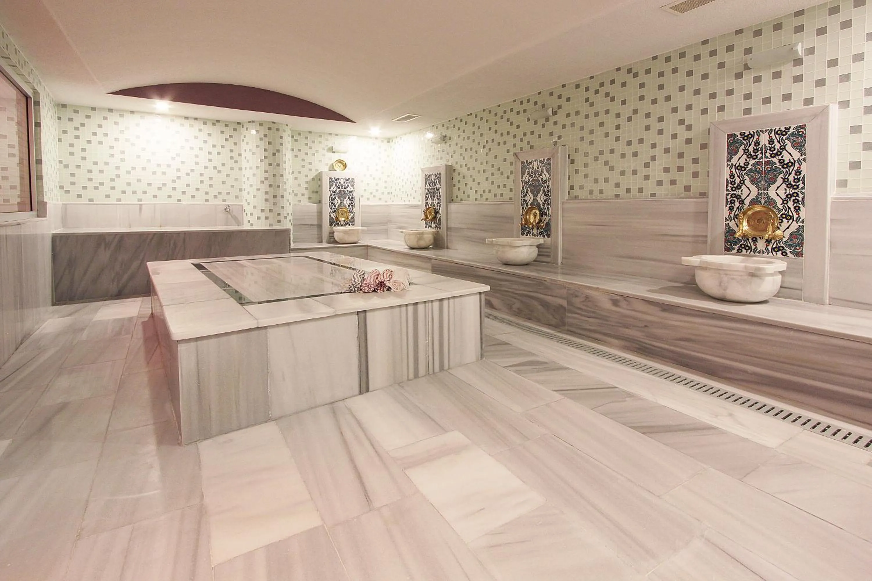 Spa and wellness centre/facilities in Forum Suite Otel