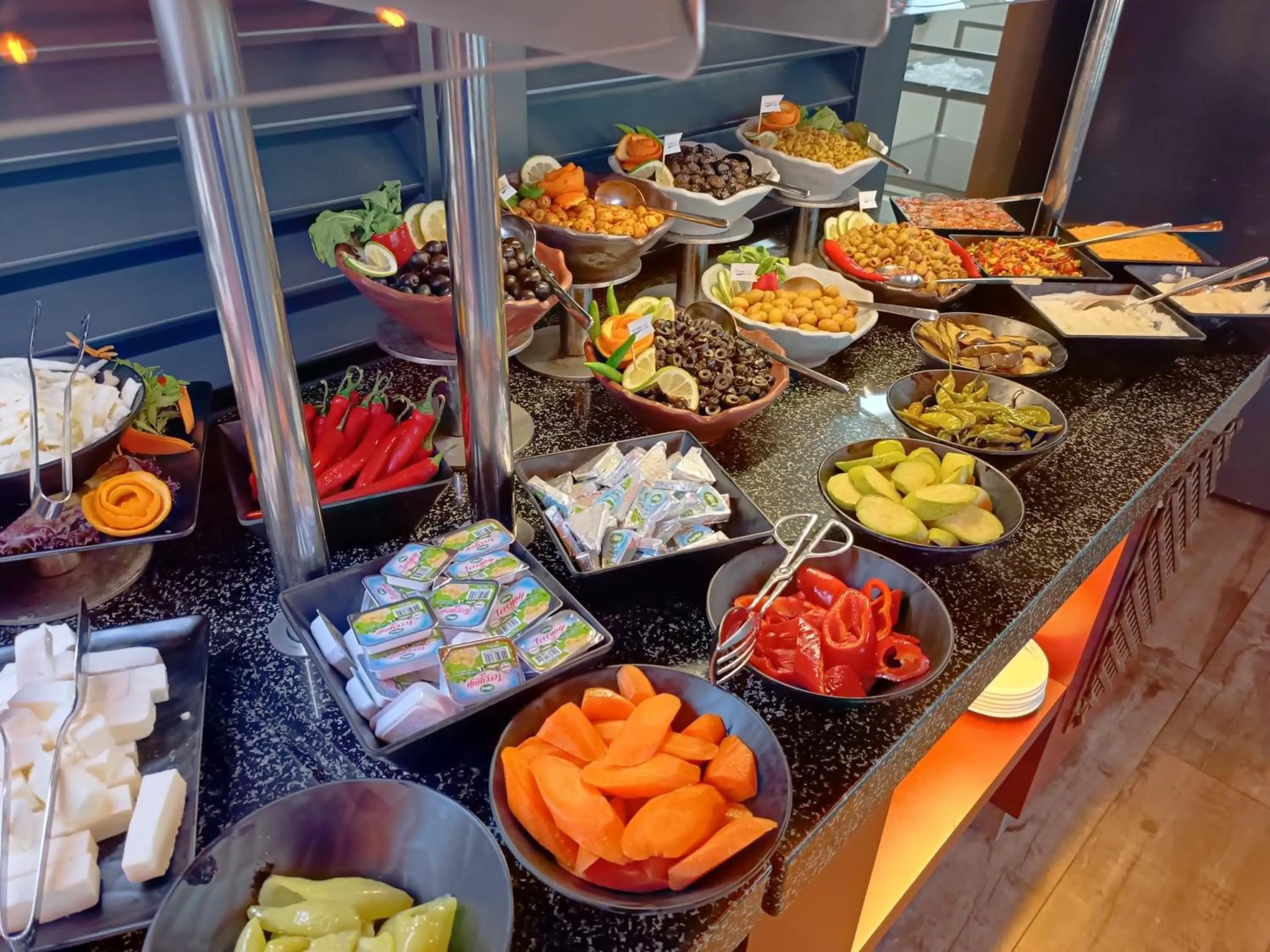 Food and drinks in Forum Suite Otel