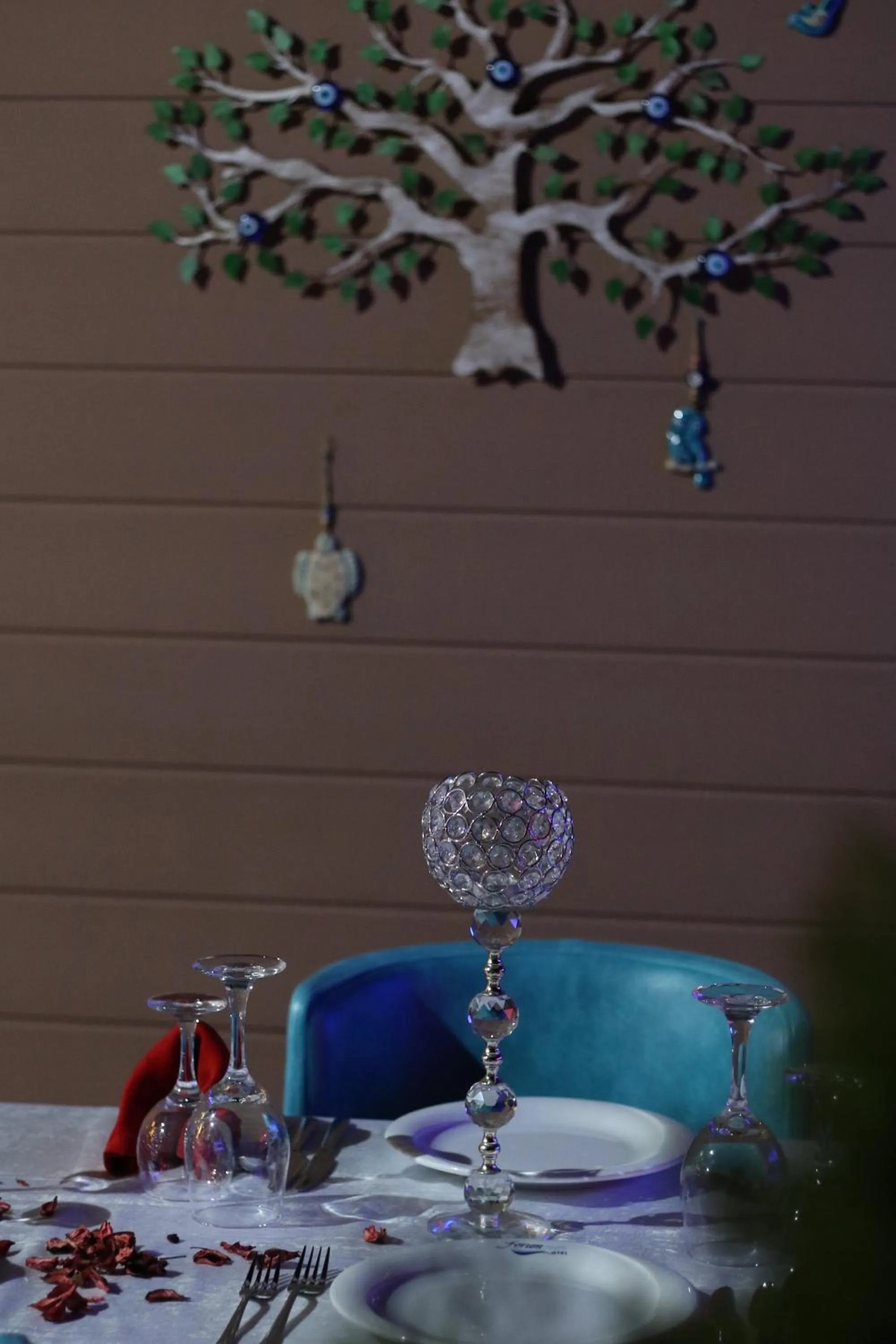 Restaurant/places to eat in Forum Suite Otel