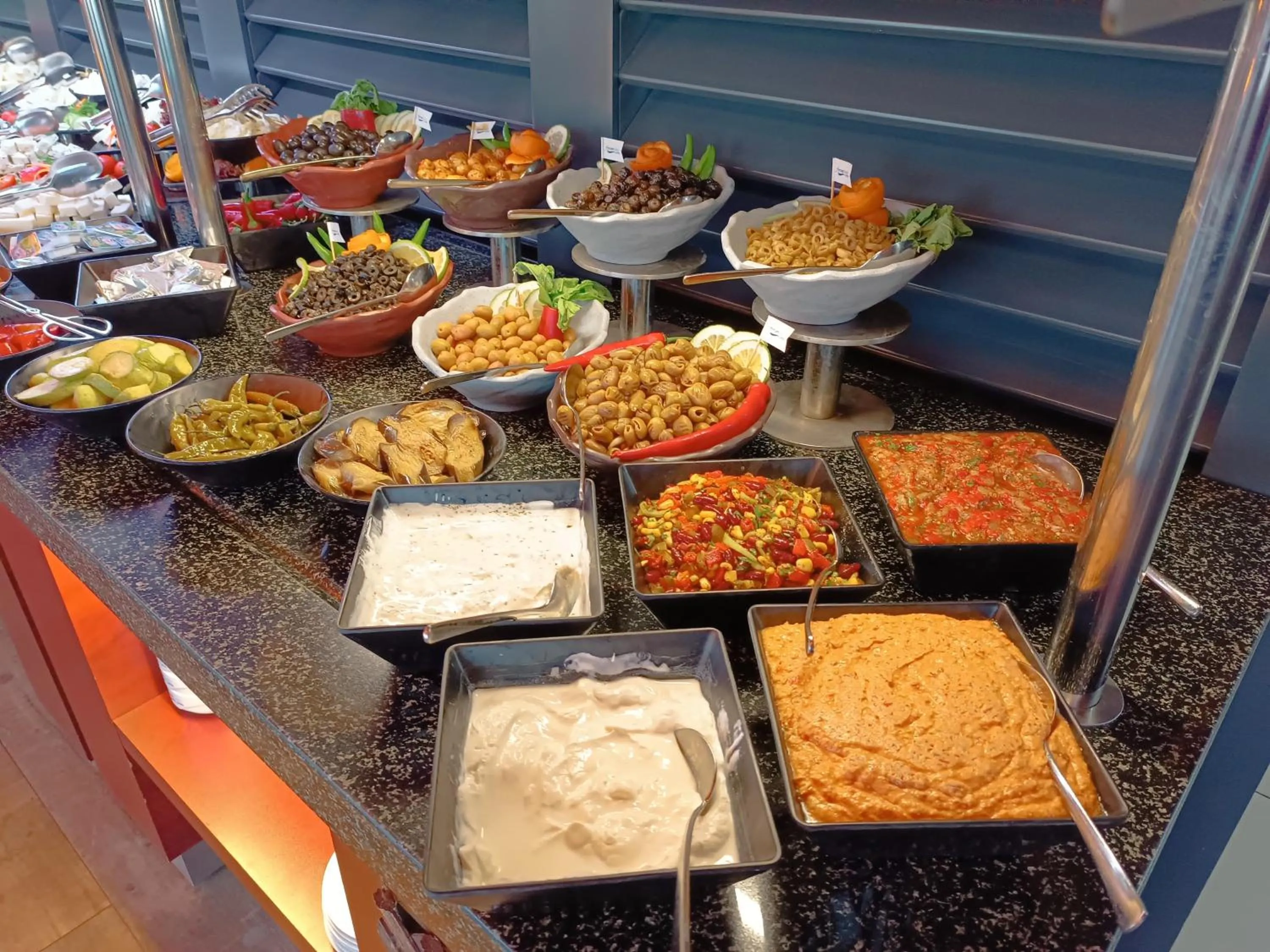 Food and drinks in Forum Suite Otel