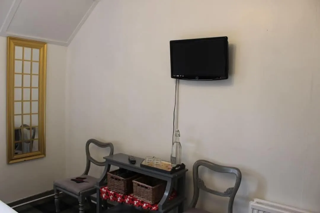 TV and multimedia in Argyle Guest House