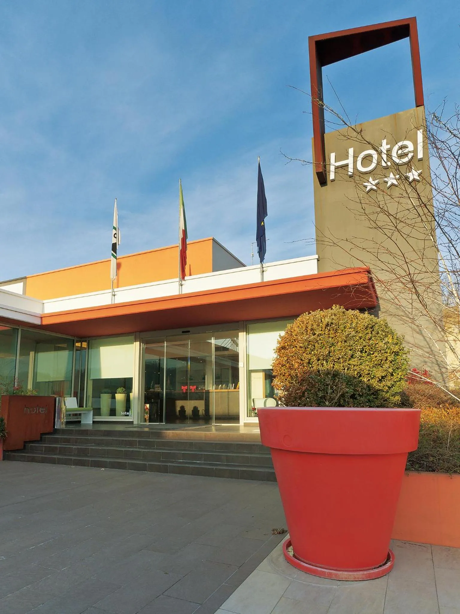 Property logo or sign in Hotel Cluentum