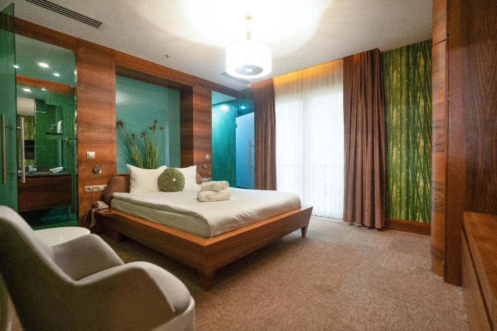 Photo of the whole room, Bed in Golden Pars Hotel