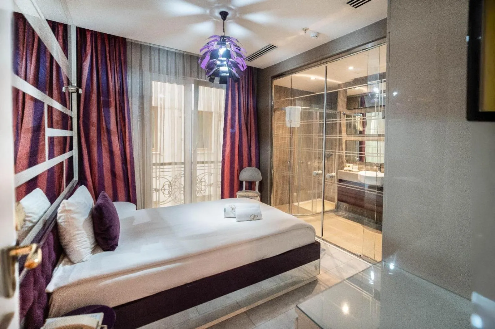 Photo of the whole room, Bed in Golden Pars Hotel