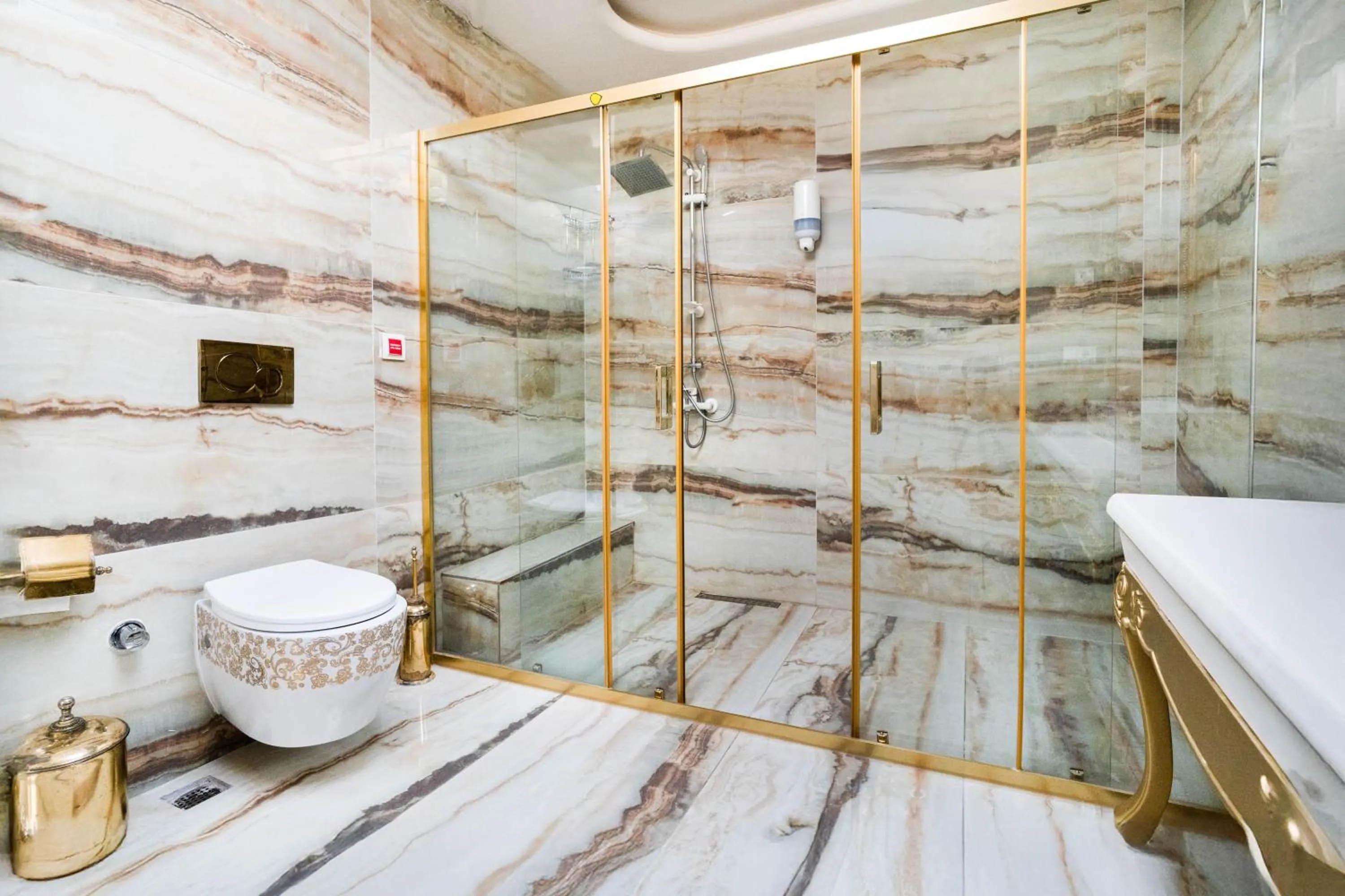 Bathroom in Golden Pars Hotel