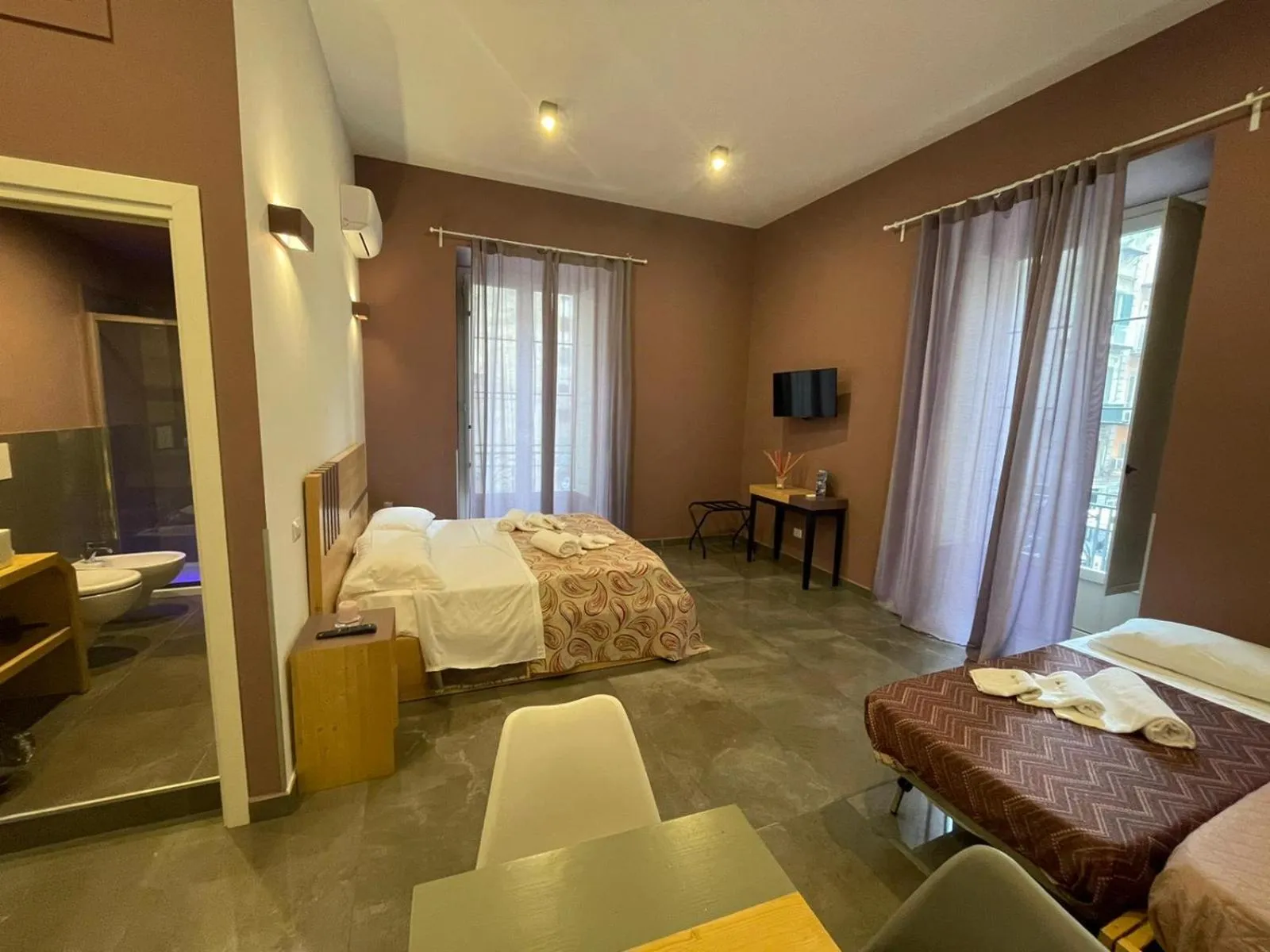 Bed in Be Italian Flat Bovio