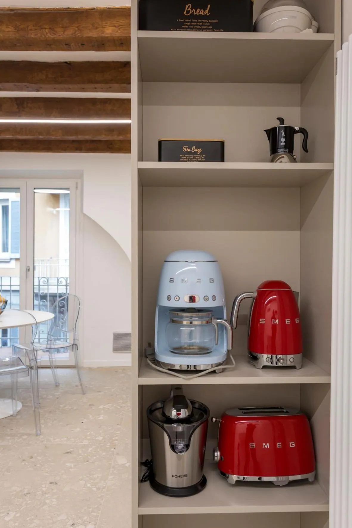 Coffee/tea facilities in Moscova Luxury B&B