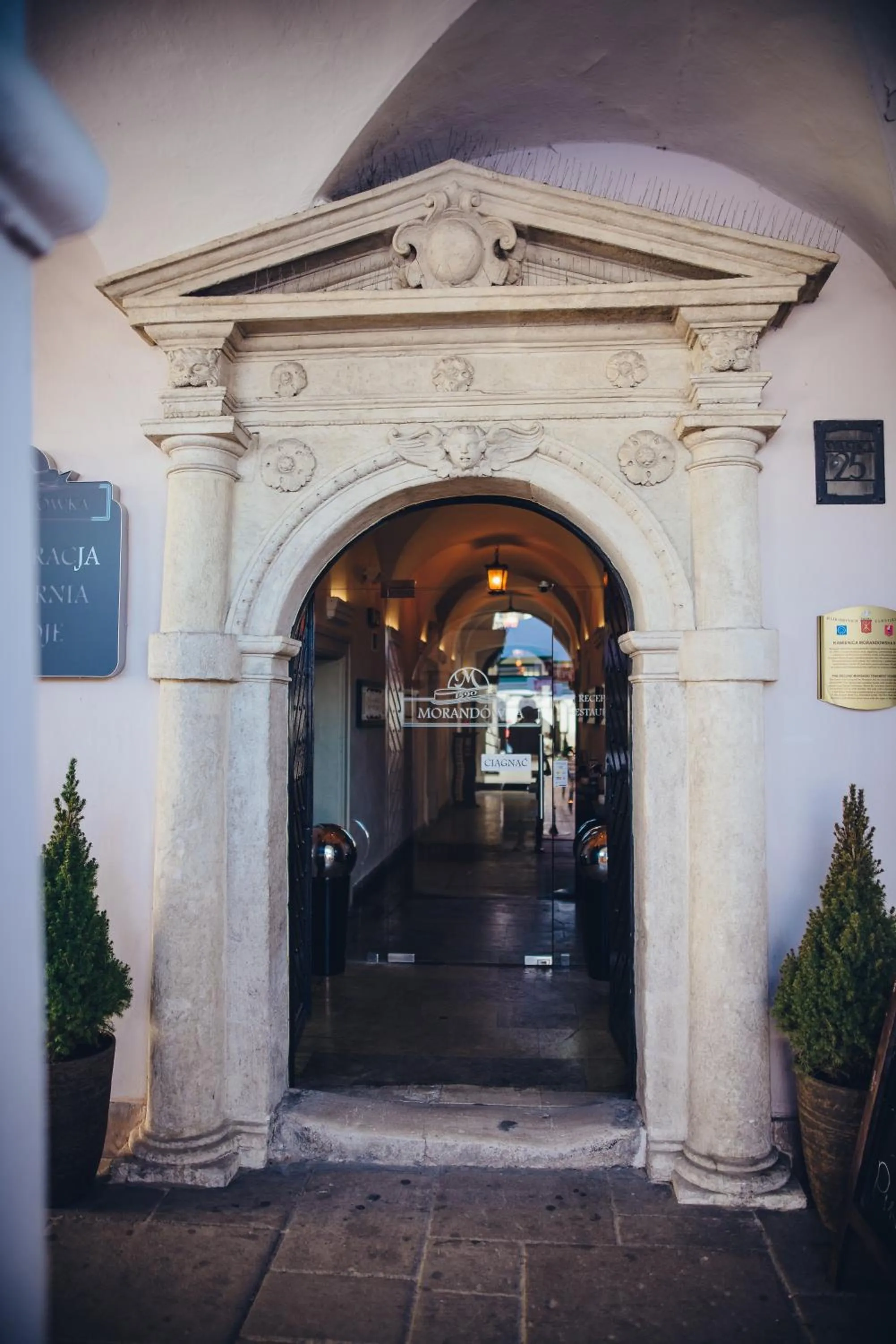 Restaurant/places to eat in Morando