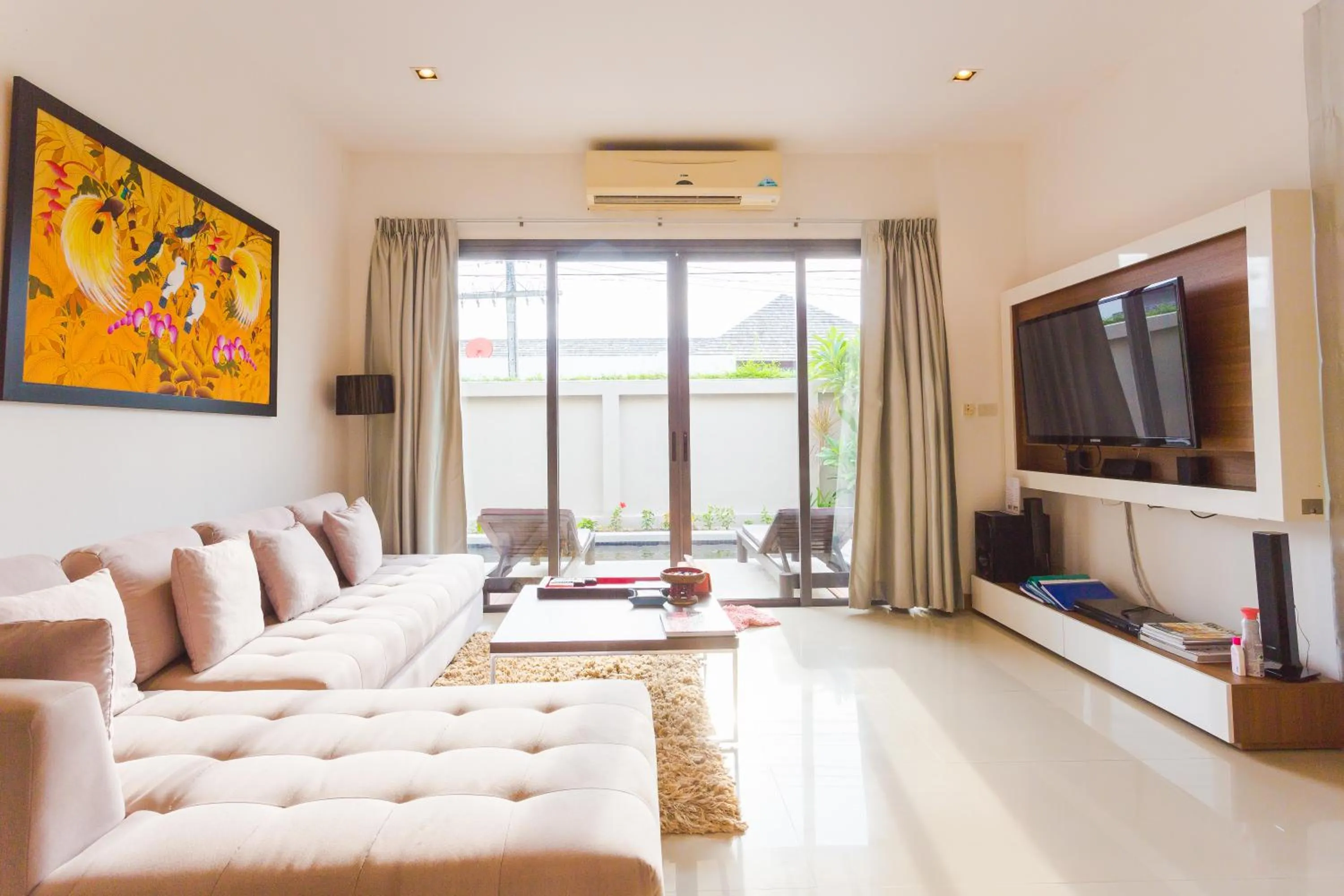 Living room in Honeymooner Pool Villa@Seastone