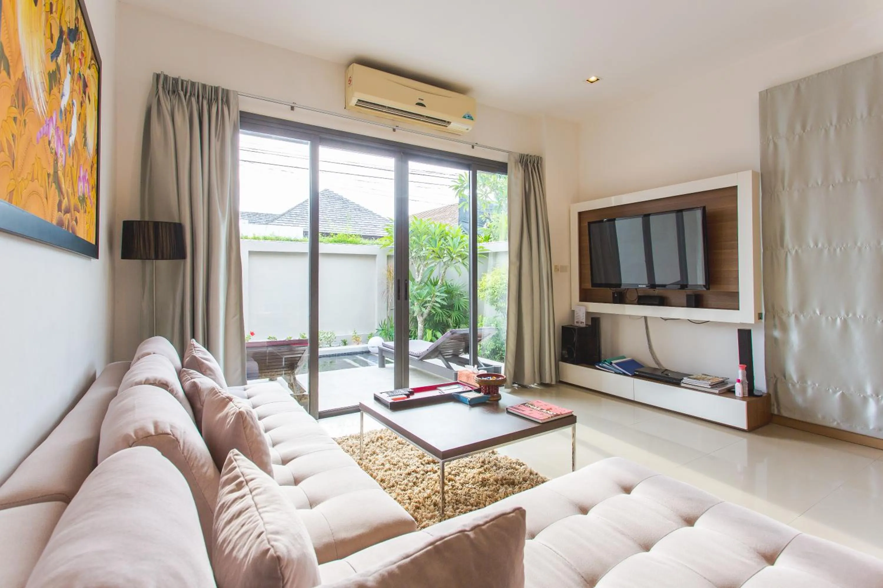 TV and multimedia in Honeymooner Pool Villa@Seastone