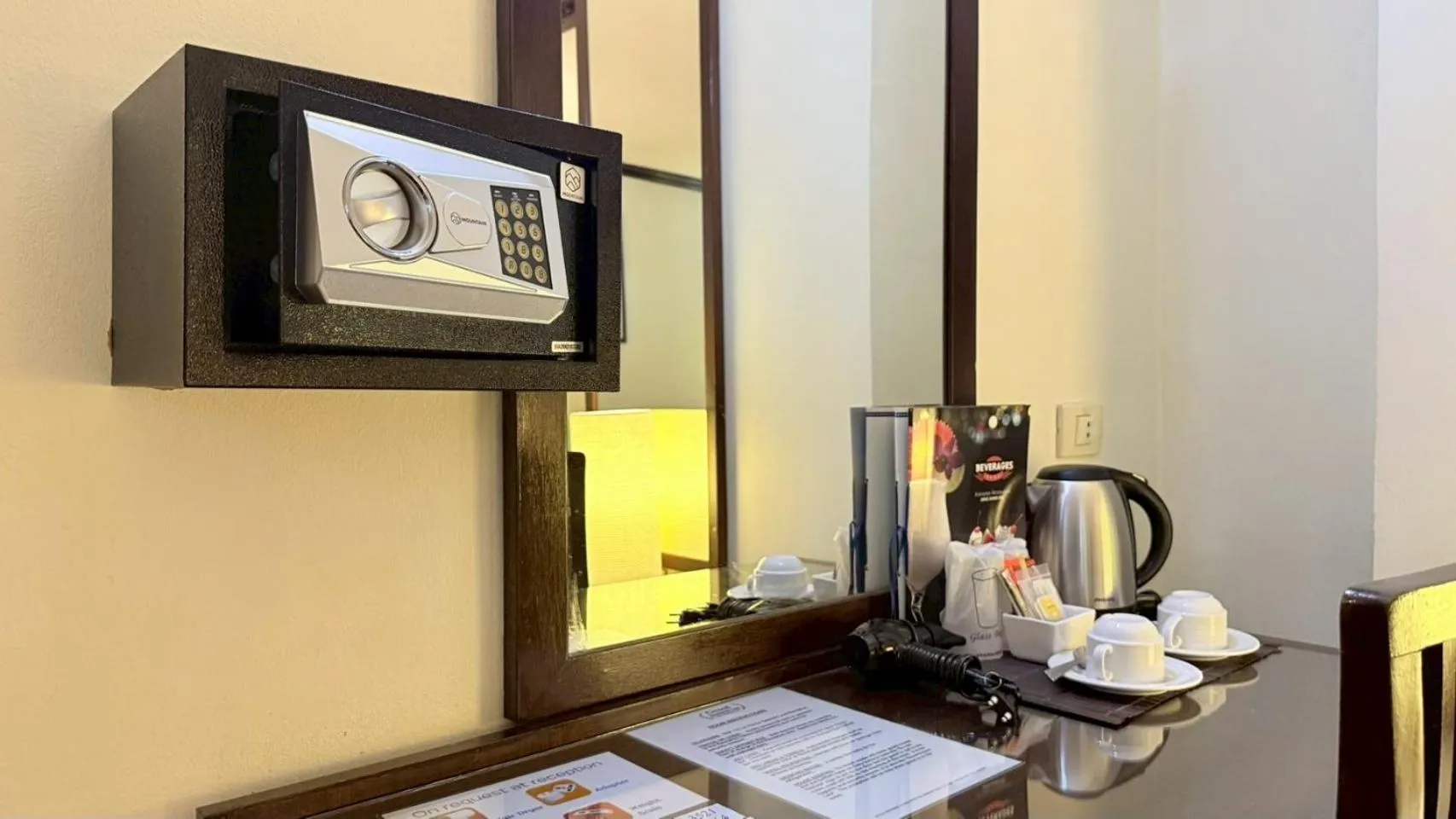 Coffee/tea facilities in Grand Business Inn