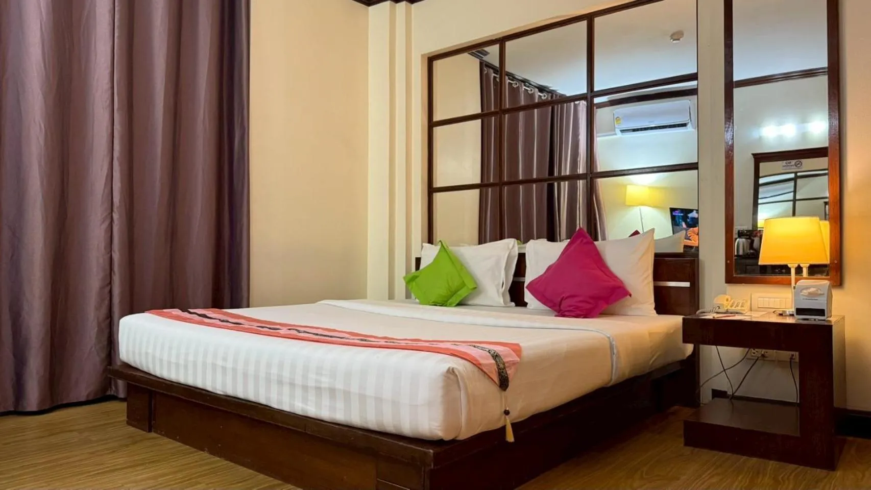 Bed in Grand Business Inn