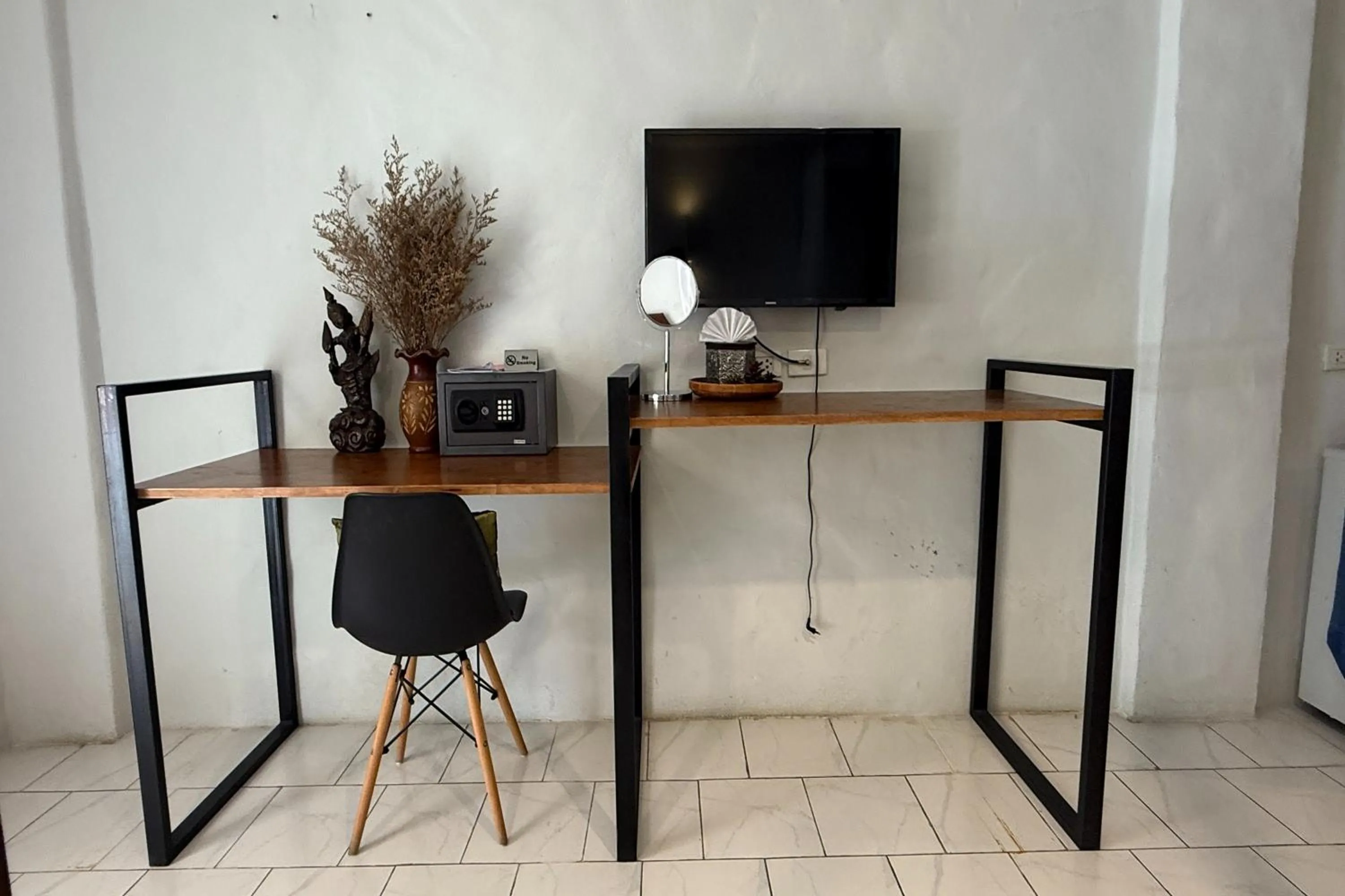 TV and multimedia in Sabaidee Chiangmai Hotel