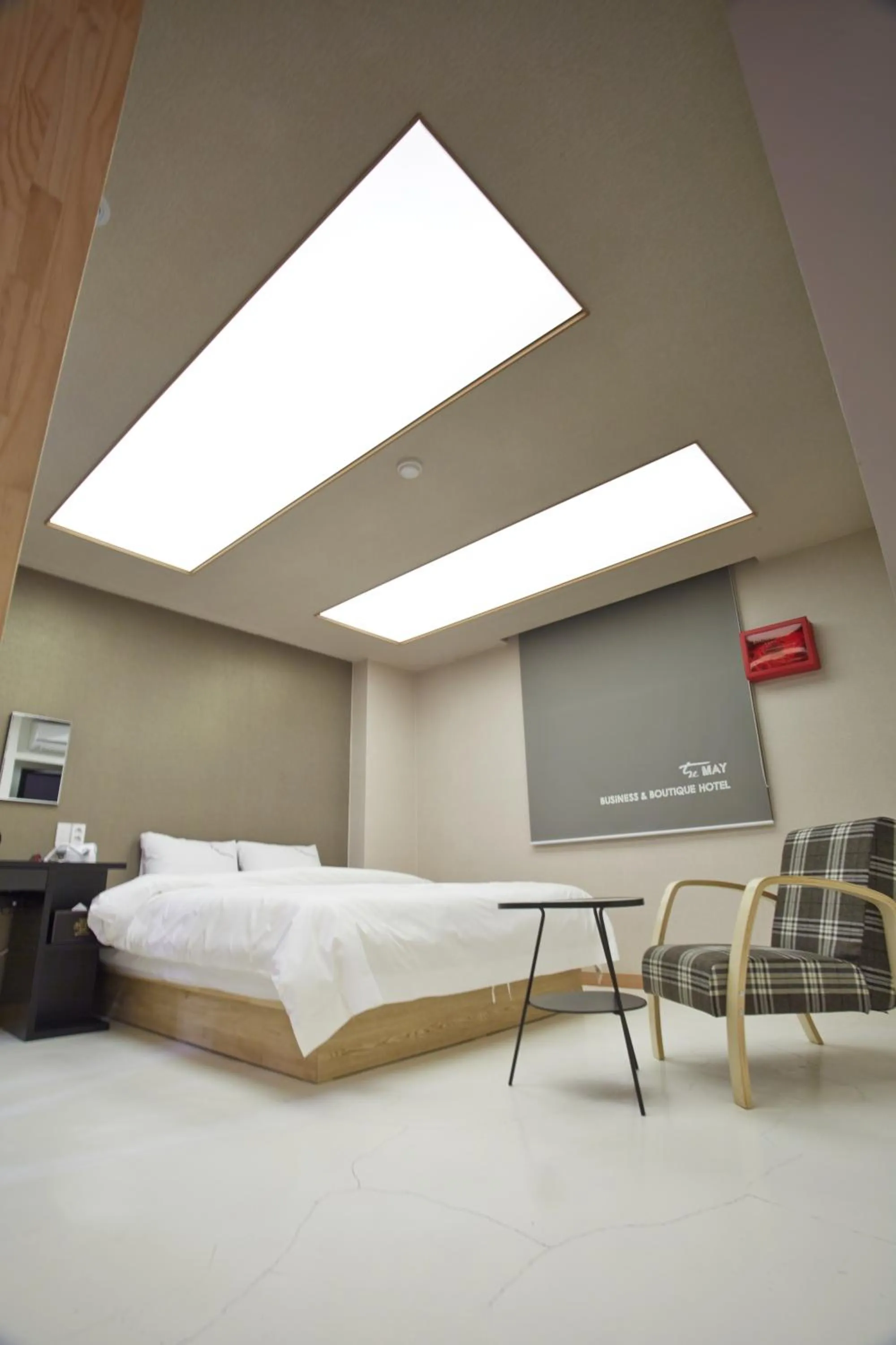 Photo of the whole room, Bed in Hotel The May