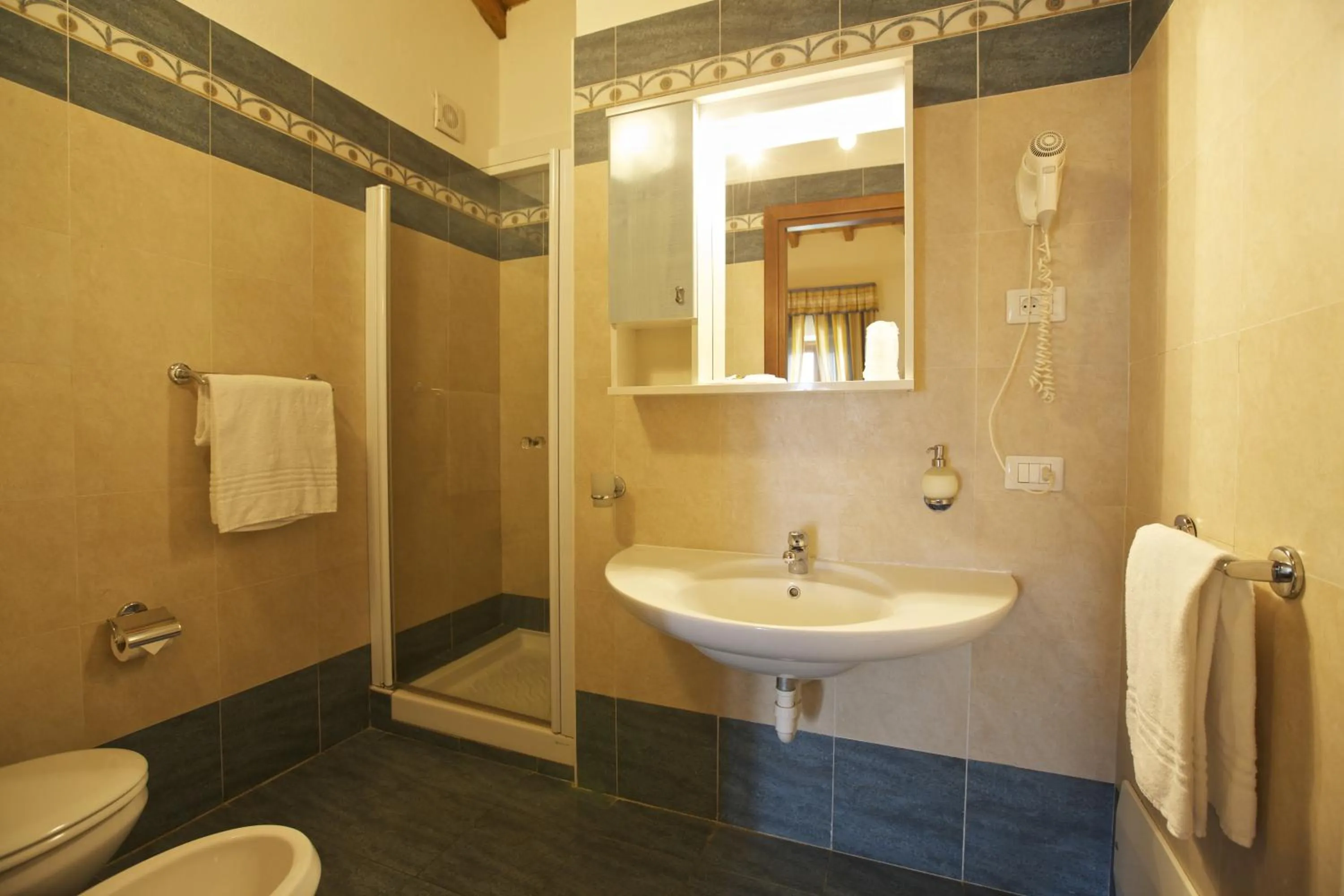Bathroom in Albergo Pesce D'oro