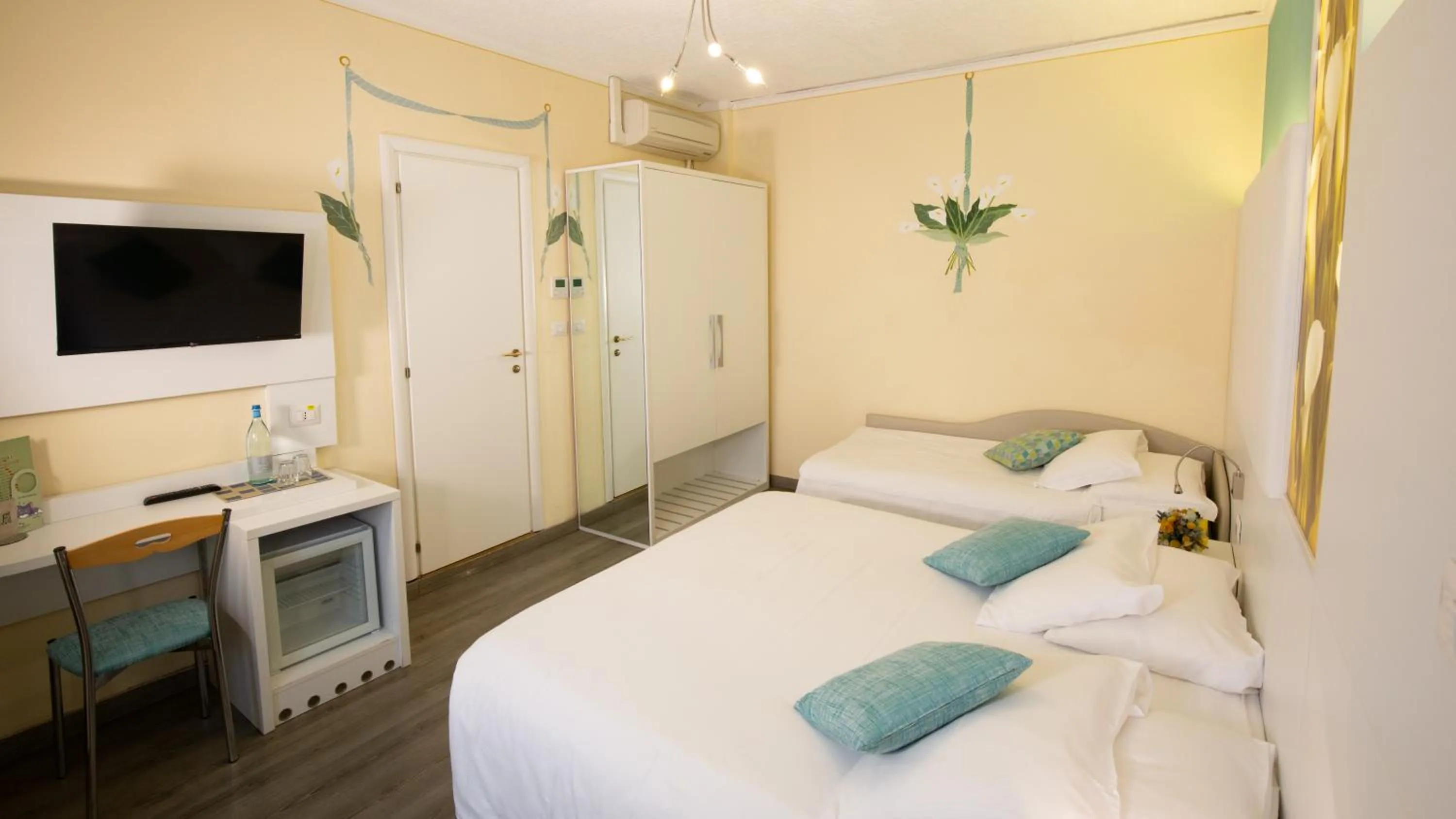 Bedroom, Bed in Albergo Pesce D'oro