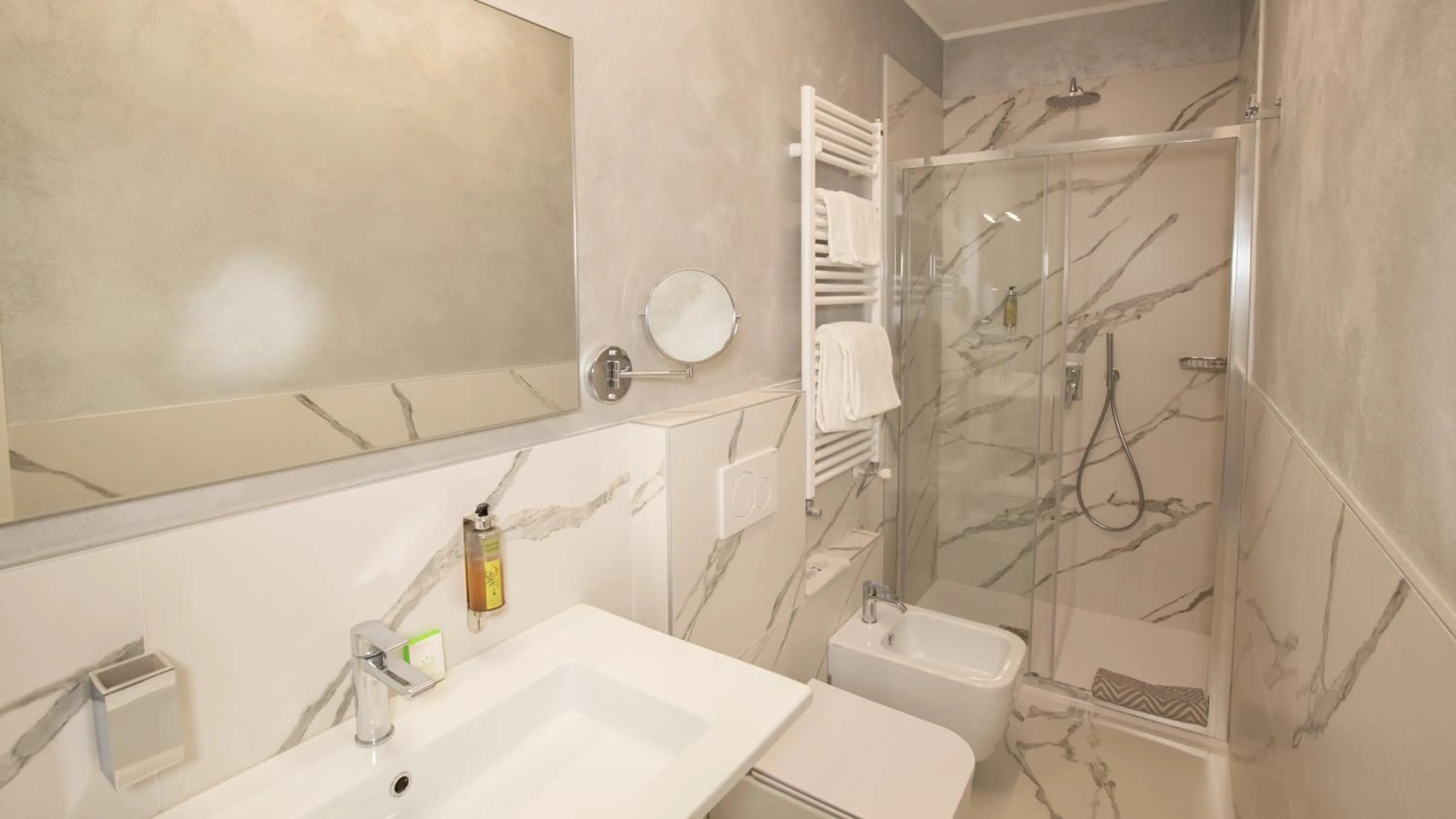 Bathroom in Albergo Pesce D'oro