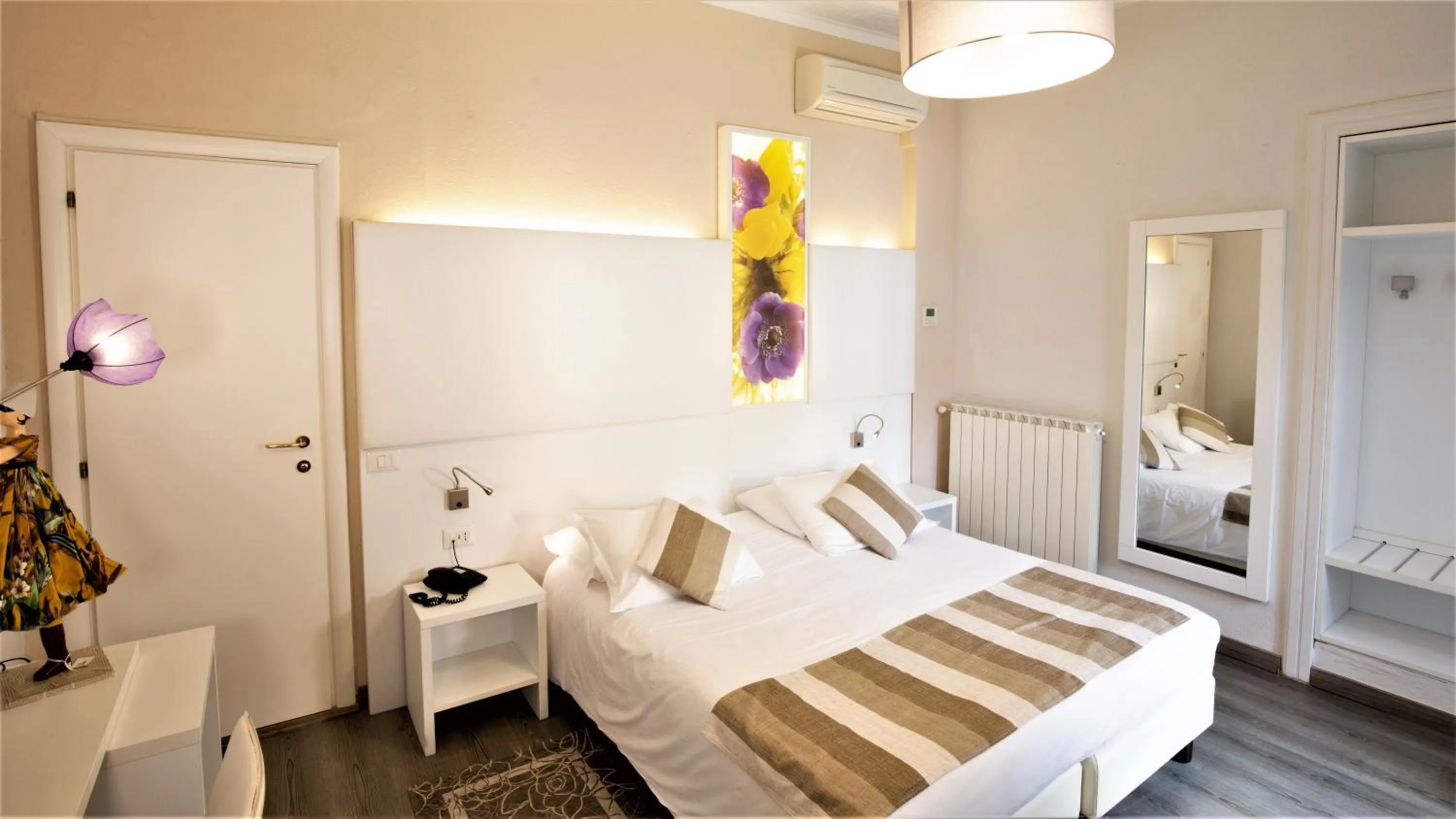 Bedroom, Bed in Albergo Pesce D'oro