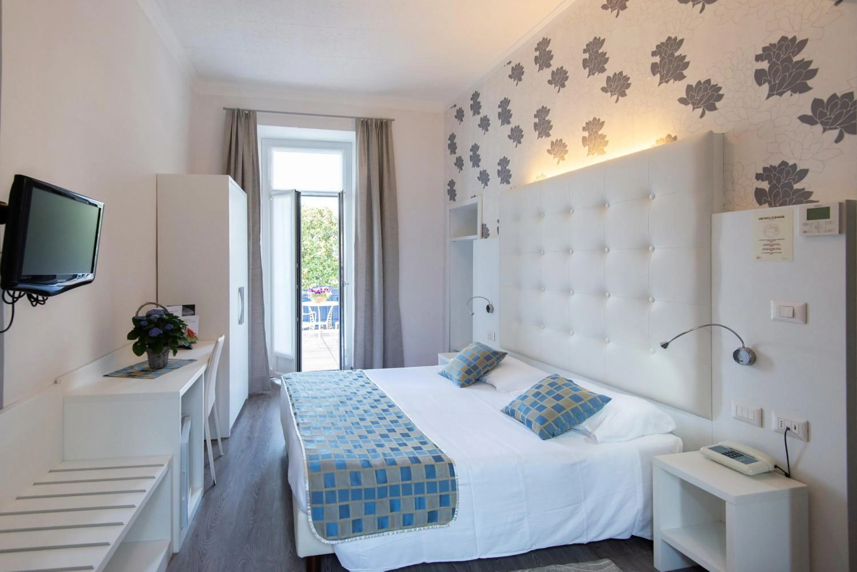 Bedroom, Bed in Albergo Pesce D'oro