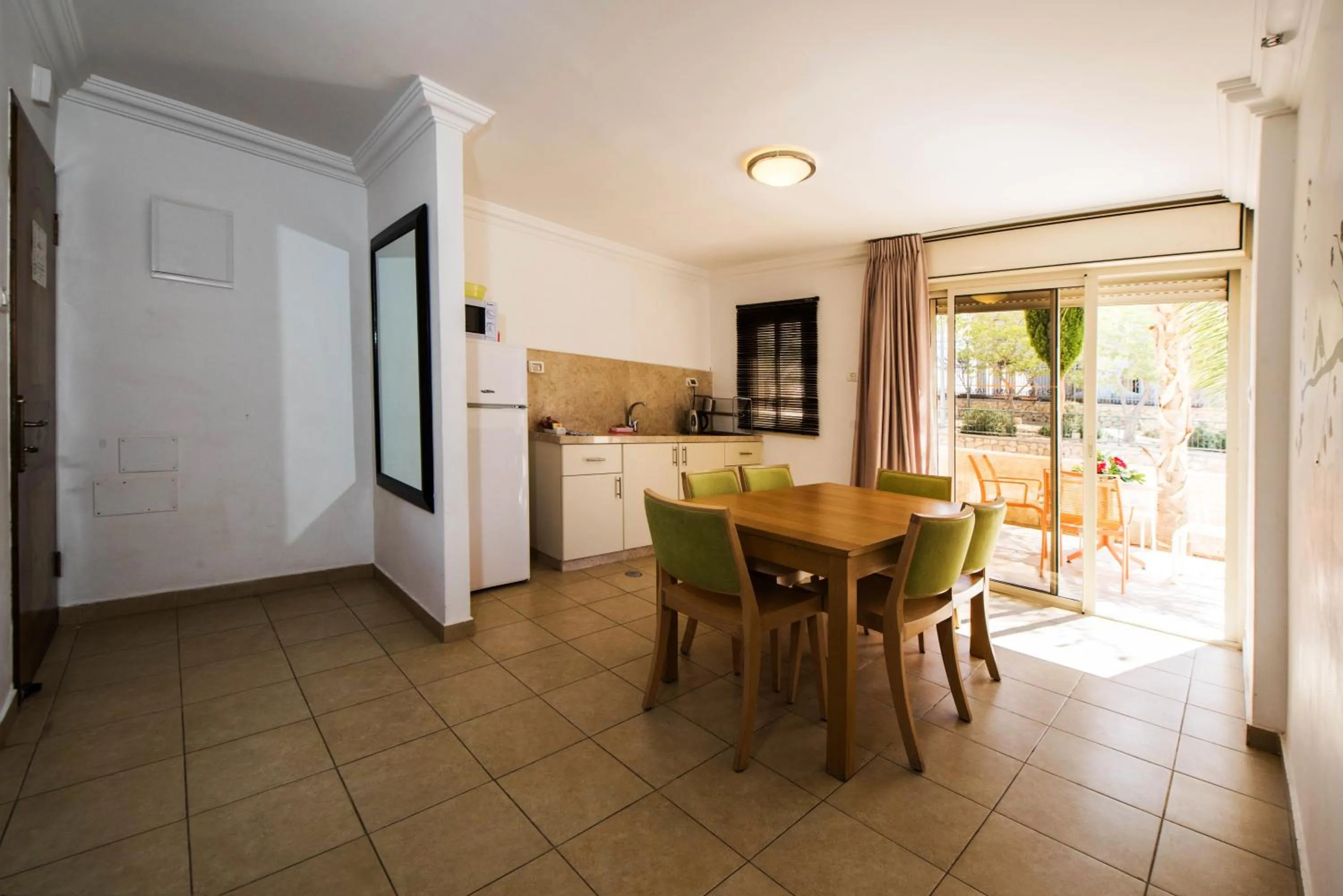 Coffee/tea facilities in Ramon Suites by Smart Hotels