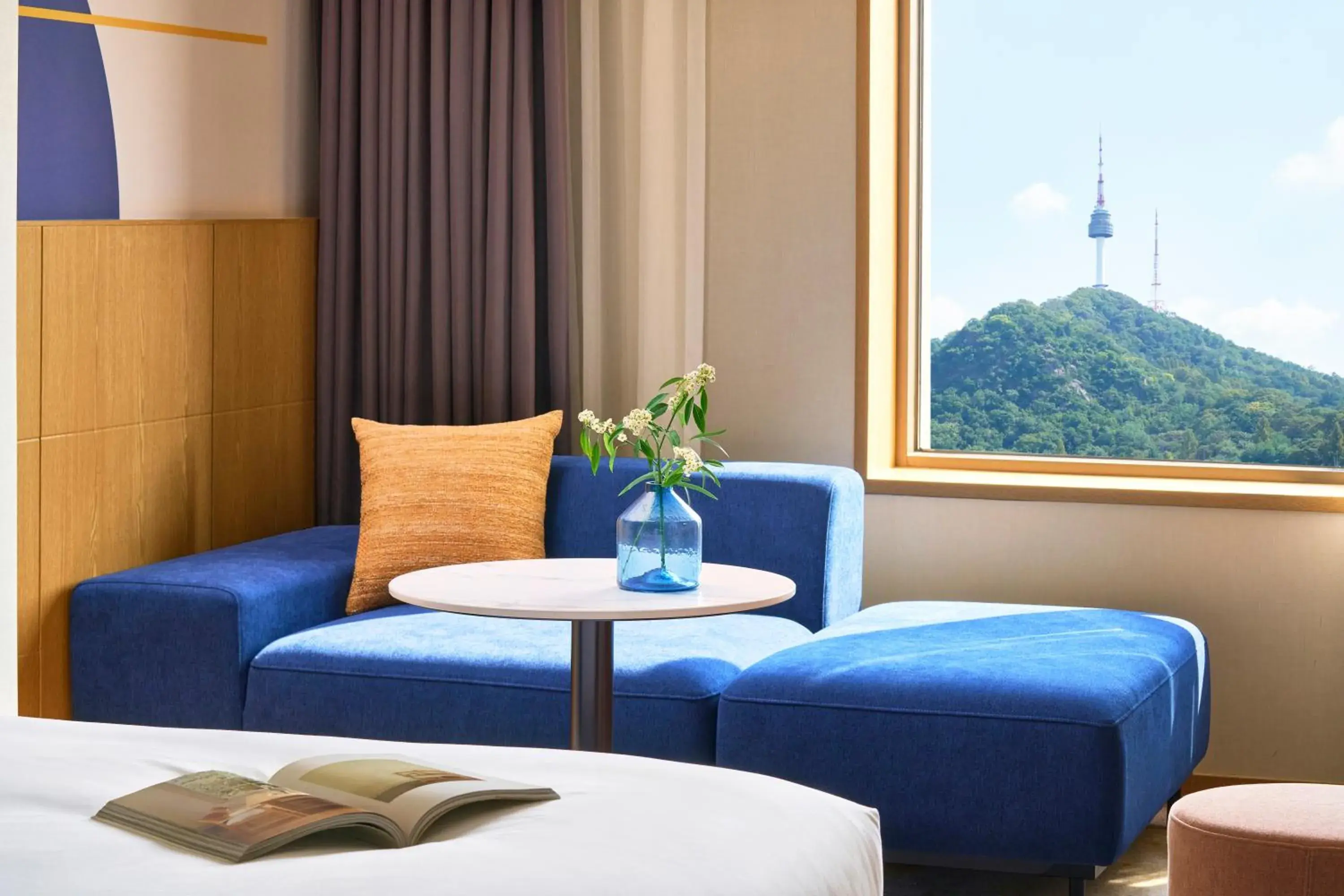Premium Queen Room with Mountain View - Lounge Access in voco Seoul Myeongdong by IHG Premium Queen Room with Mountain View - Lounge Access in voco Seoul Myeongdong by IHG