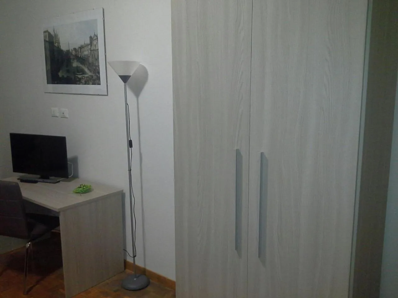 wardrobe in Olimpica Relais guest house