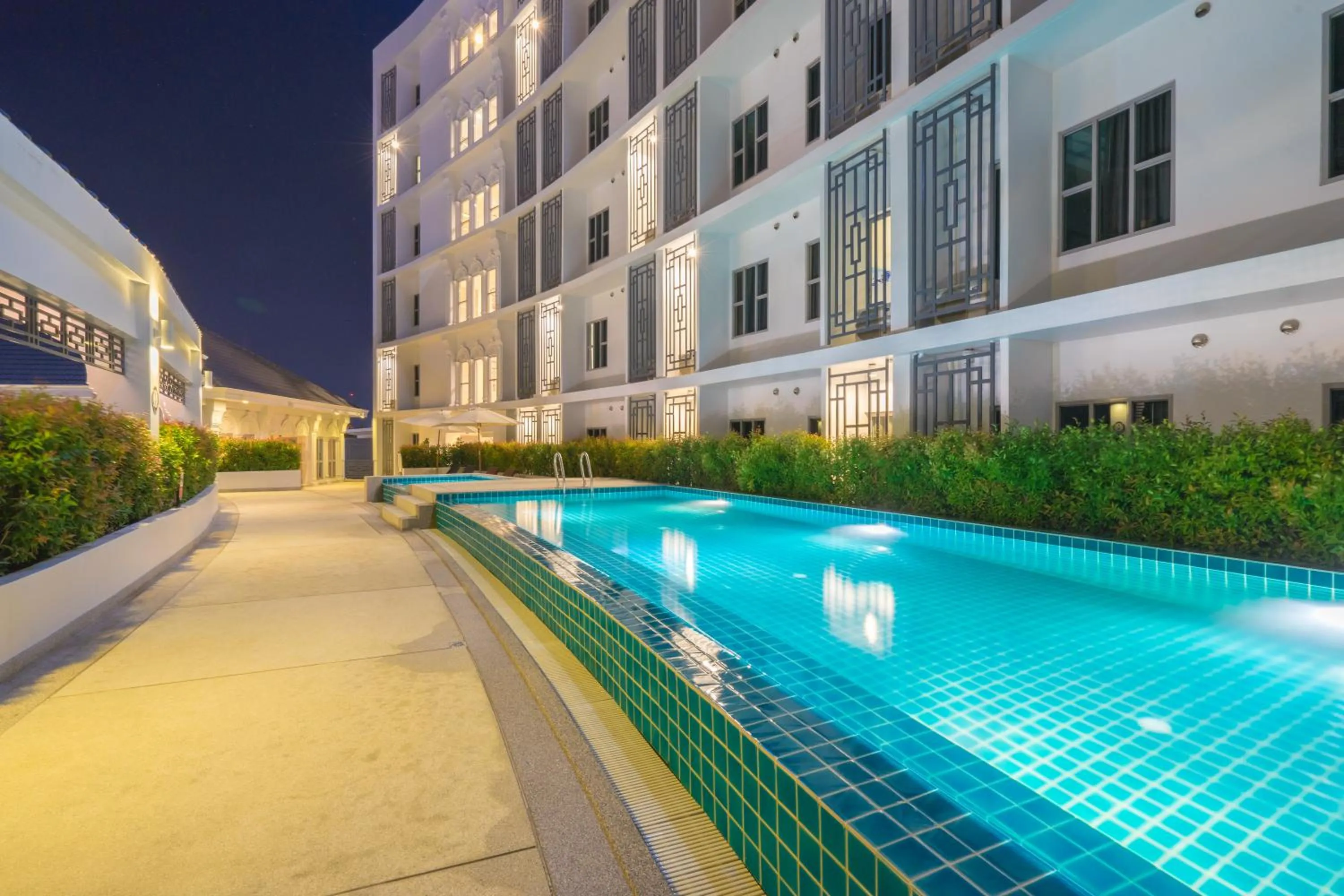 Swimming pool in Vapa Hotel - SHA Extra Plus