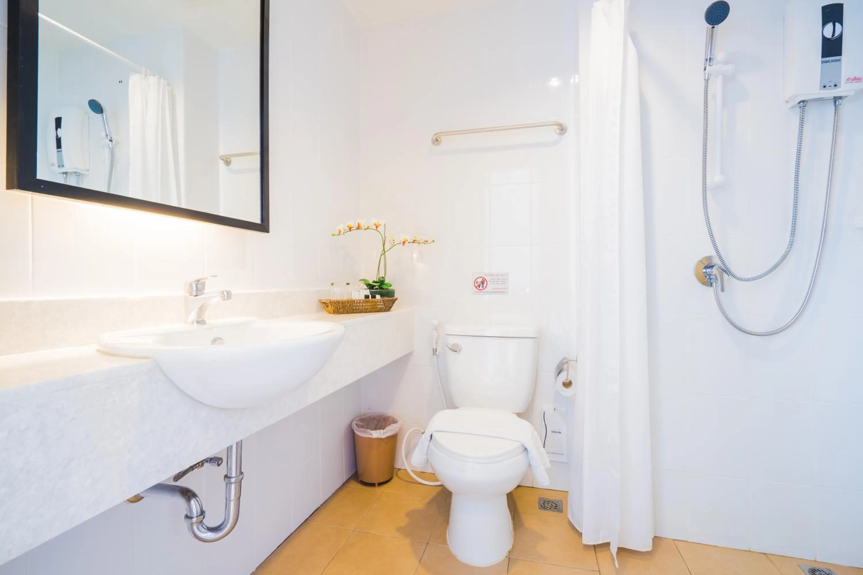 Shower in Vapa Hotel - SHA Extra Plus