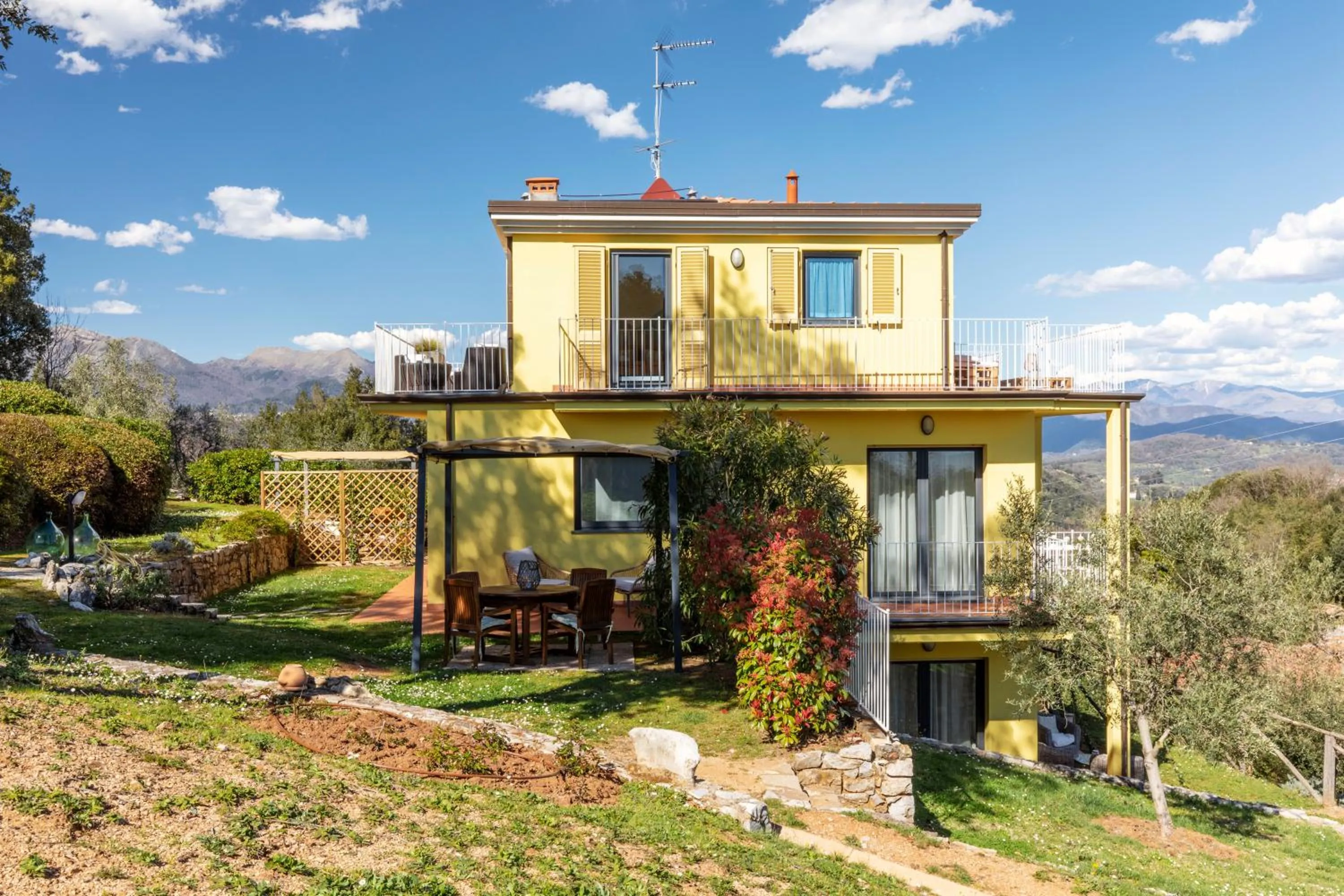 Property building in Holiday Prato Verde