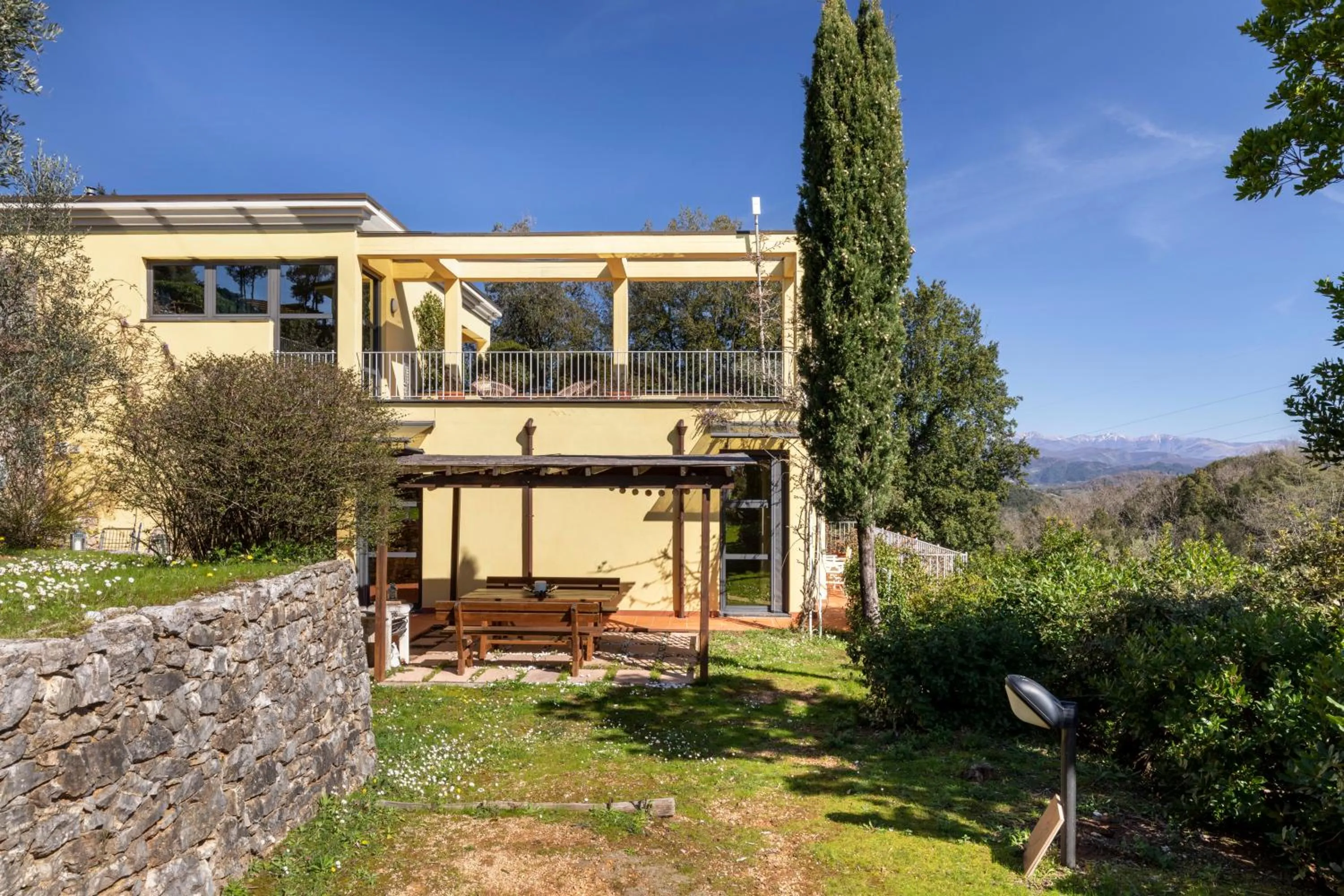 Property building in Holiday Prato Verde