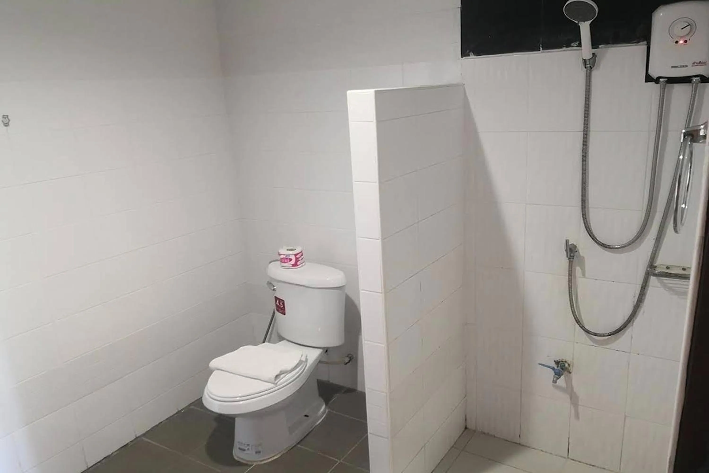 Shower in JJ Residence Phuket Town