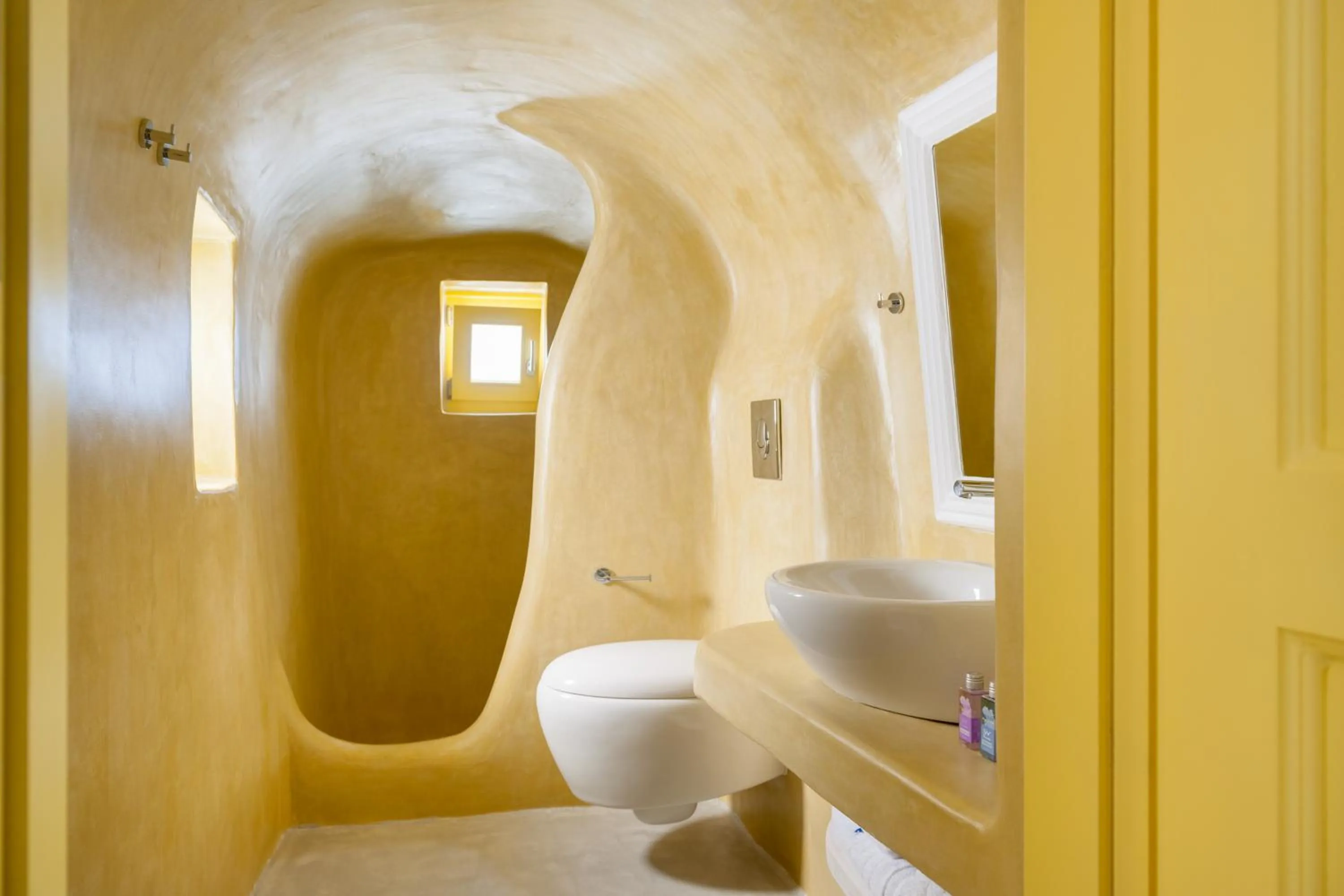 Shower in Anemomilos