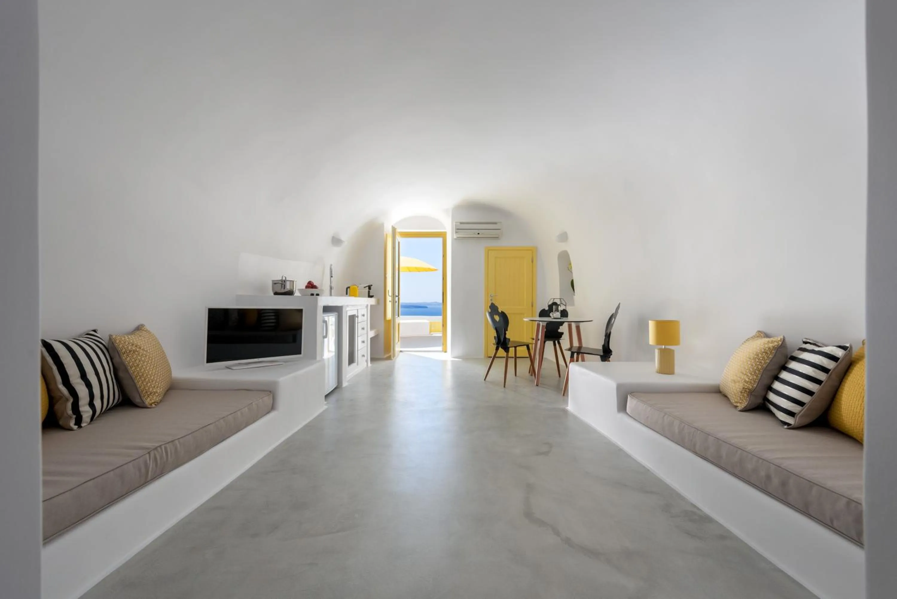 Photo of the whole room in Anemomilos