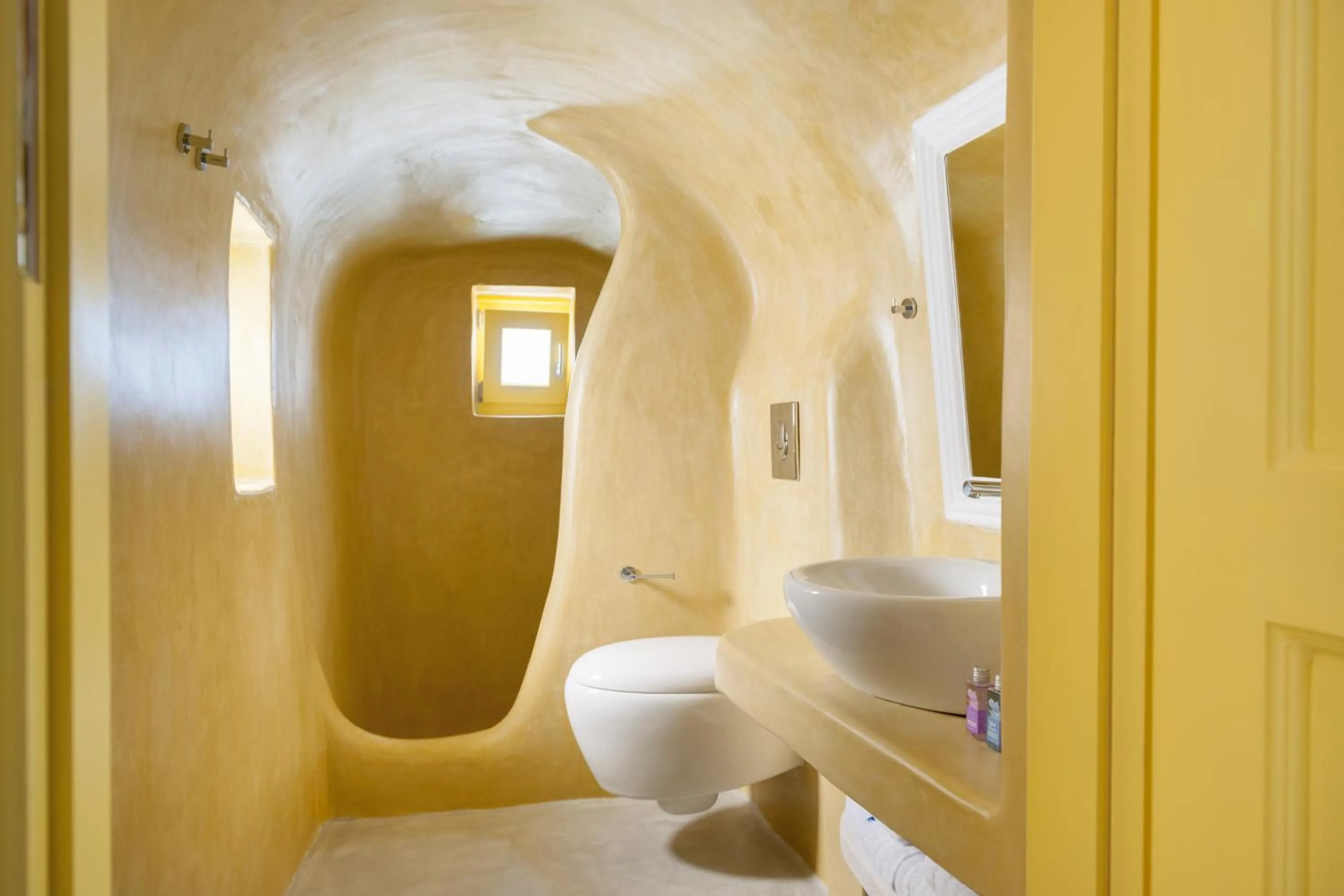 Toilet in Anemomilos