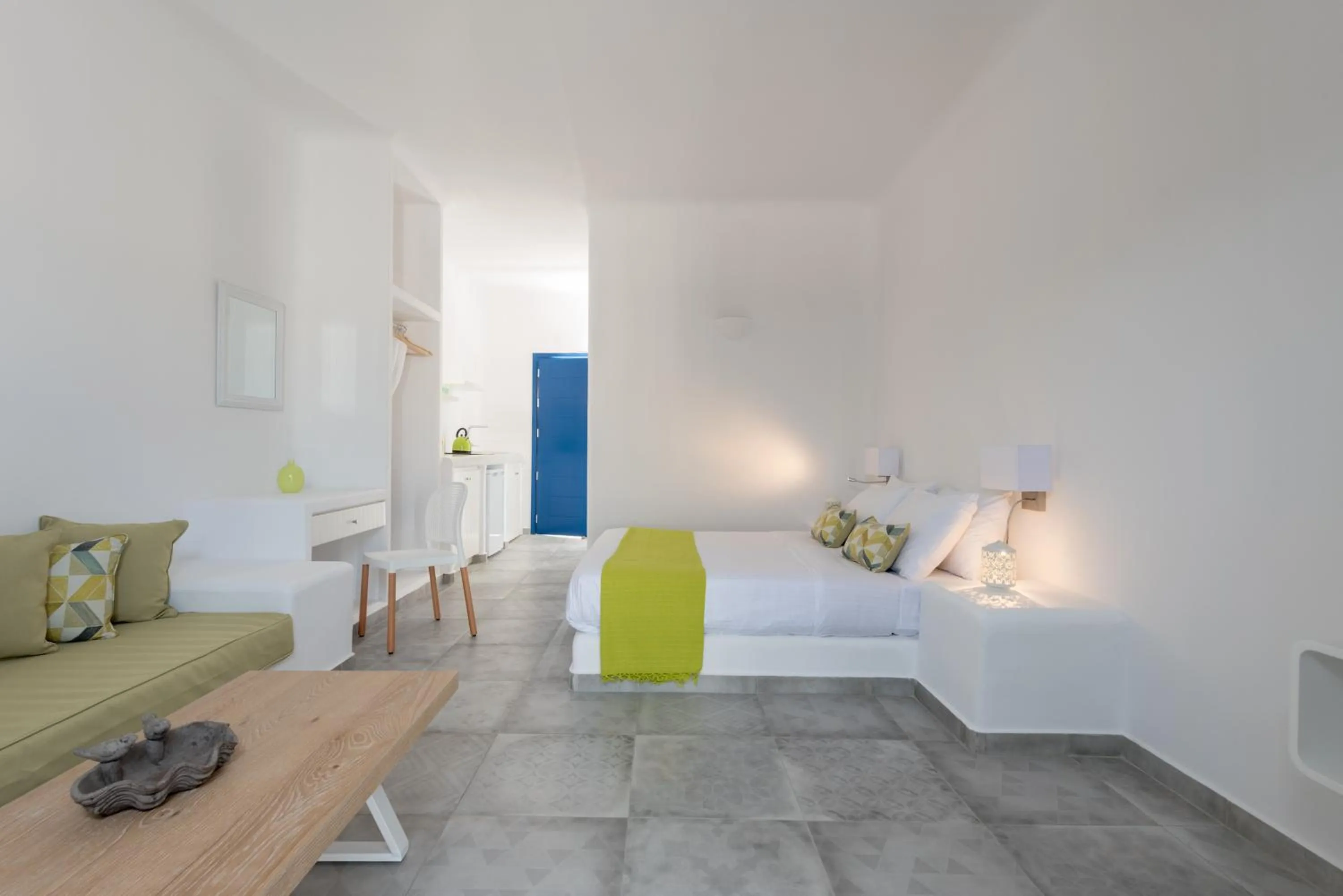 Photo of the whole room, Bed in Anemomilos