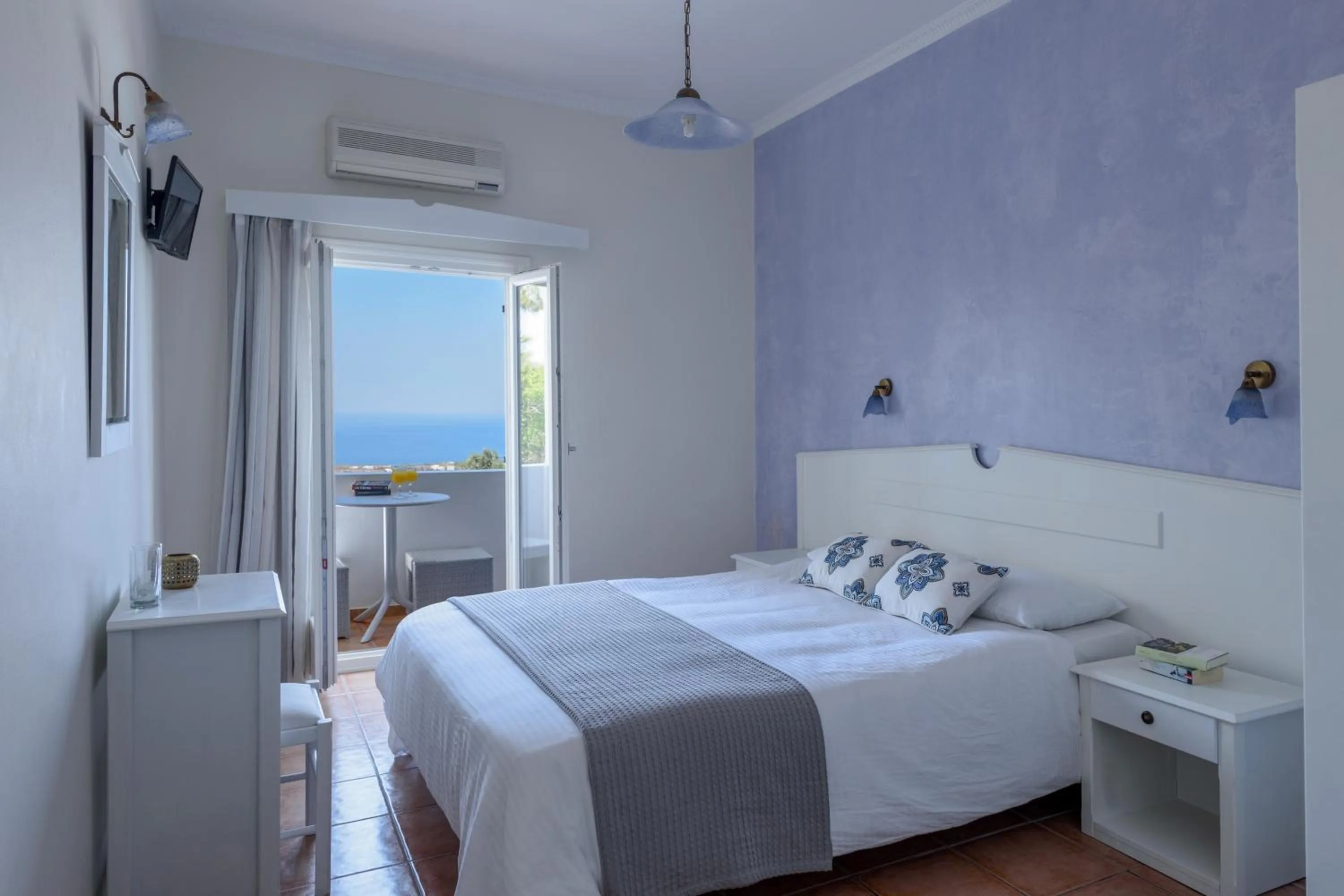 Bedroom, Bed in Anemomilos