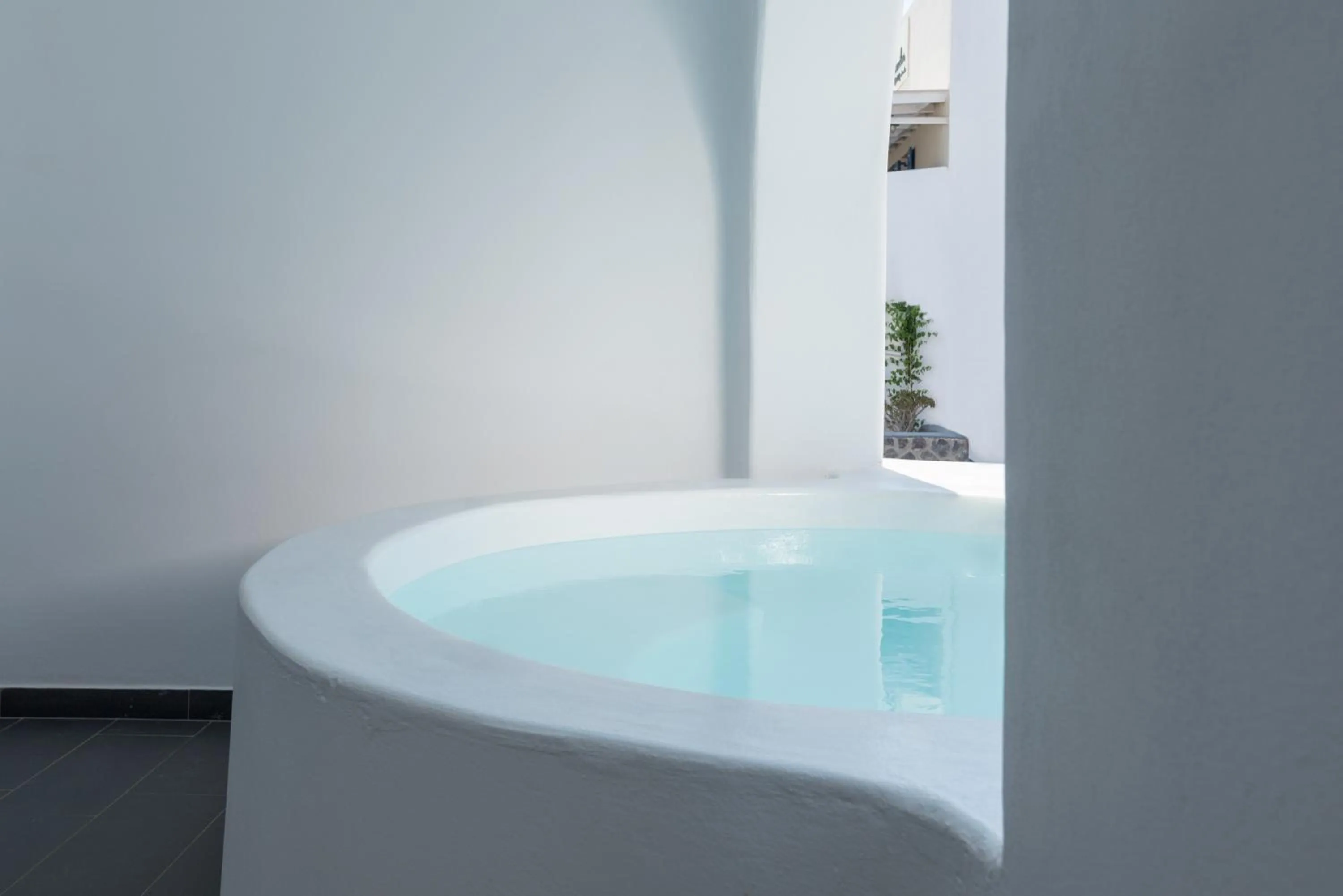 Hot Tub in Anemomilos