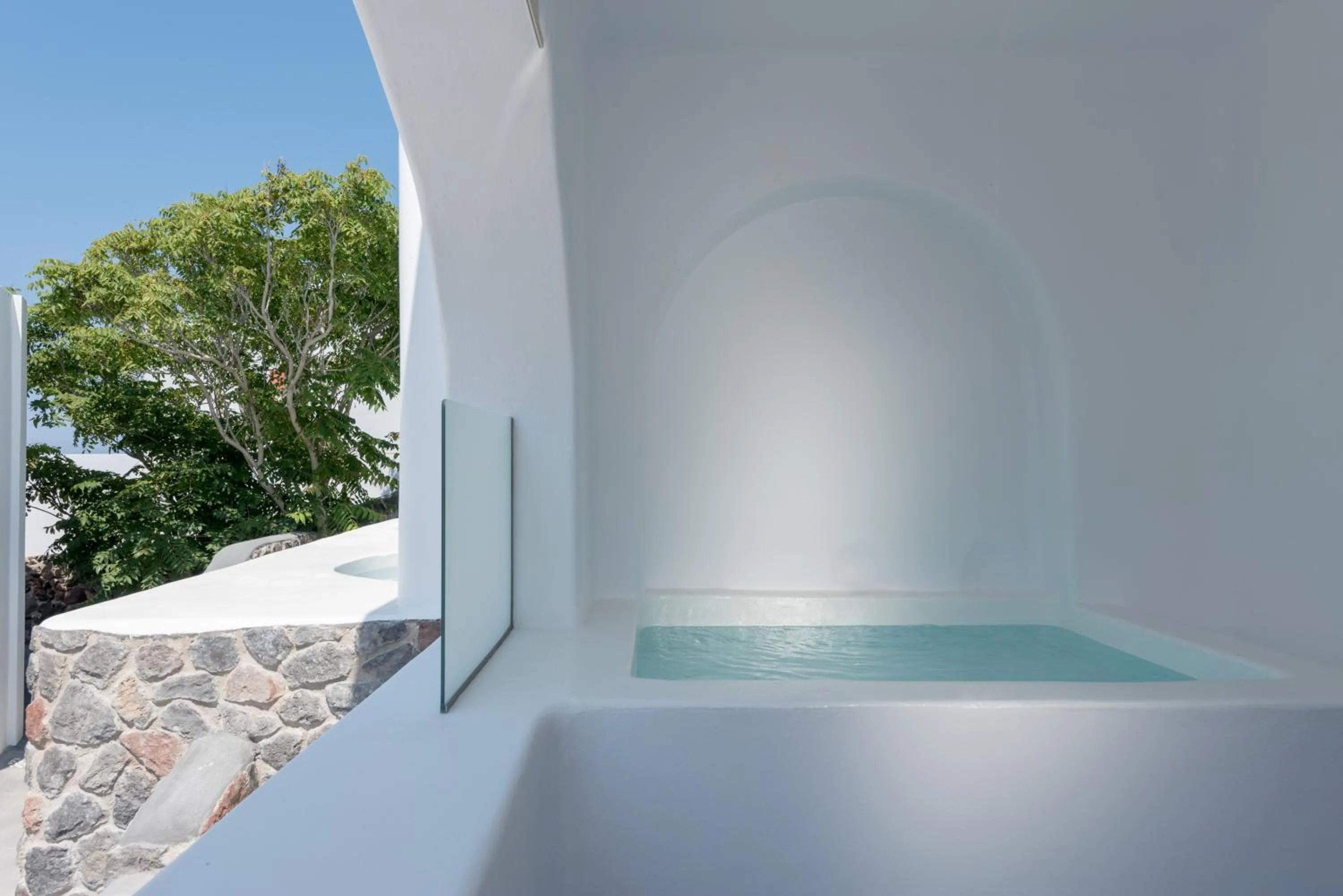 Hot Tub in Anemomilos