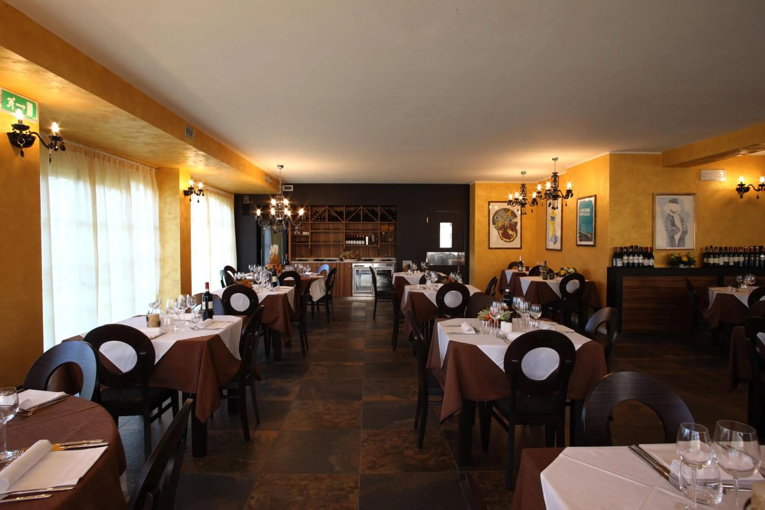 Restaurant/places to eat in T'AMI Hotel Resort Spa