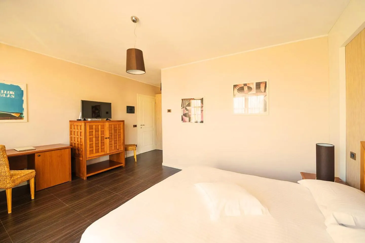 Bed in T'AMI Hotel Resort Spa