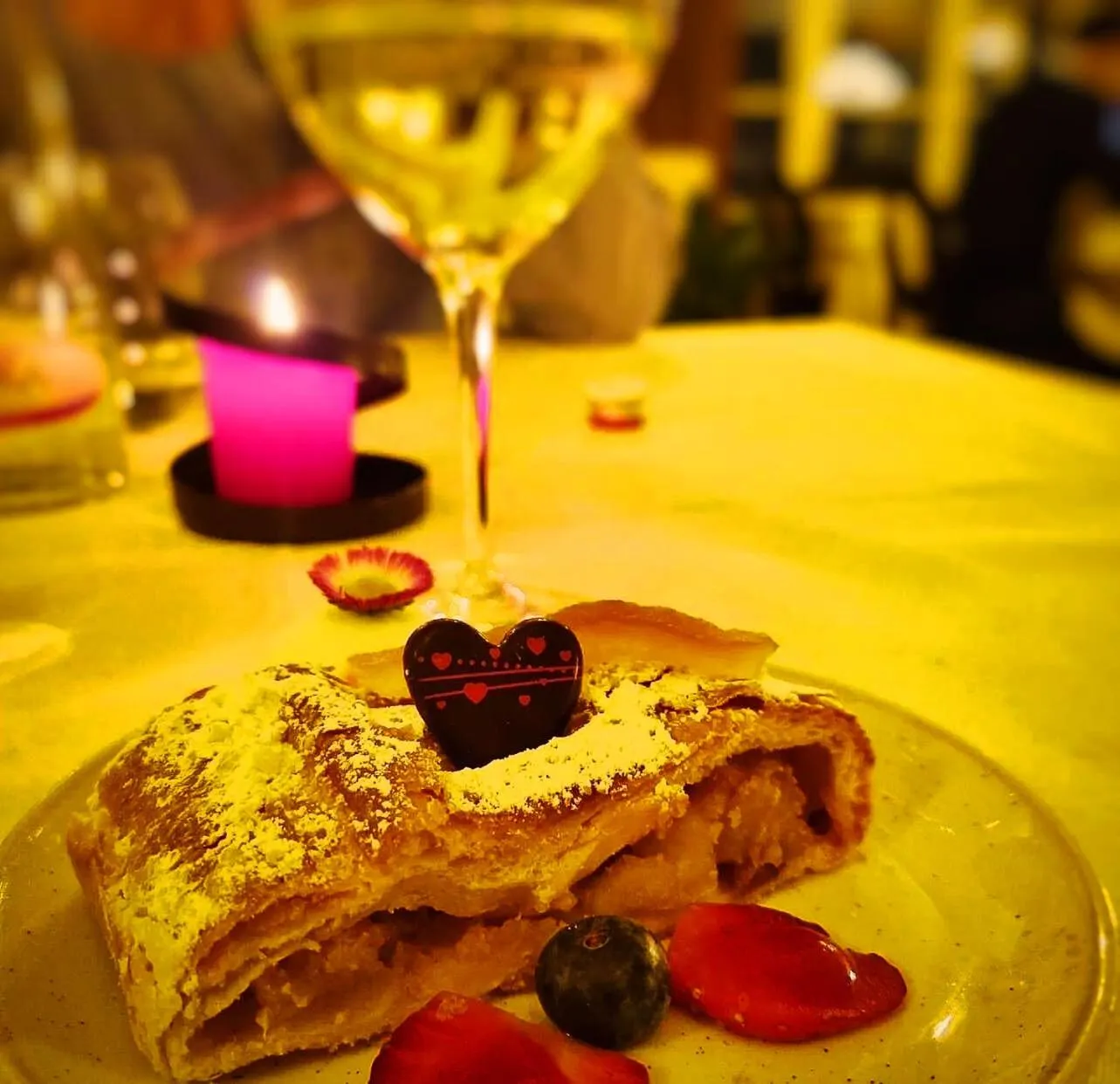 Restaurant/places to eat in T'AMI Hotel Resort Spa