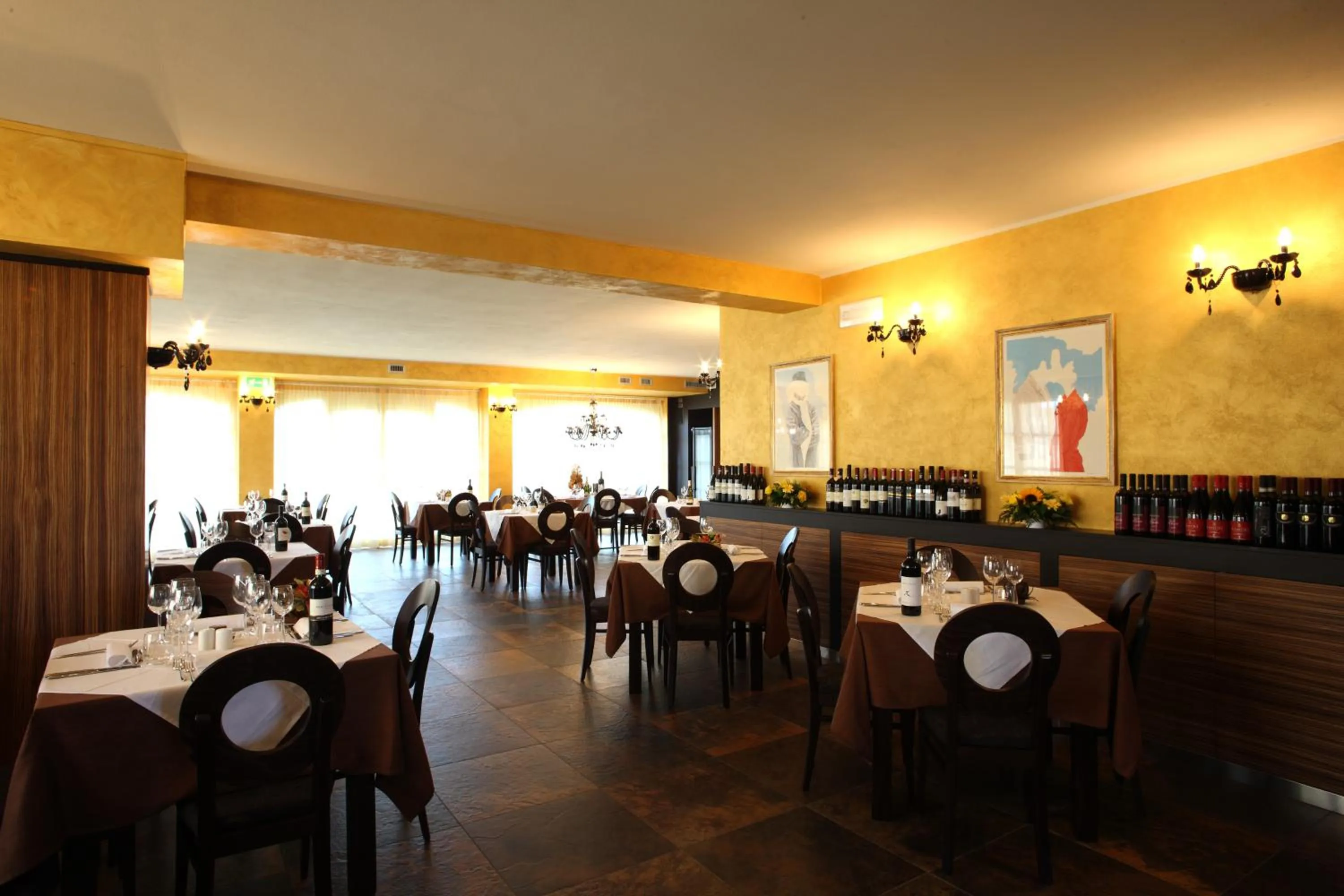 Restaurant/places to eat in T'AMI Hotel Resort Spa