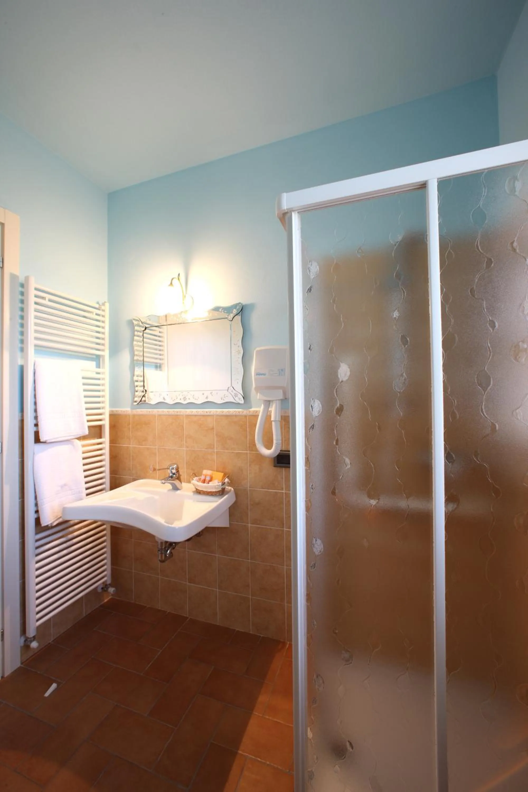 Shower in T'AMI Hotel Resort Spa