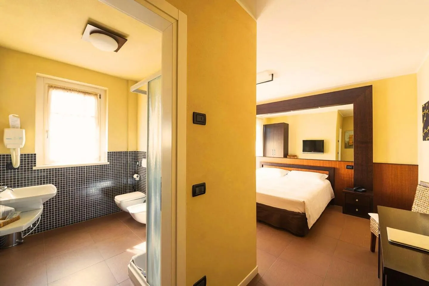 Toilet, Bed in T'AMI Hotel Resort Spa