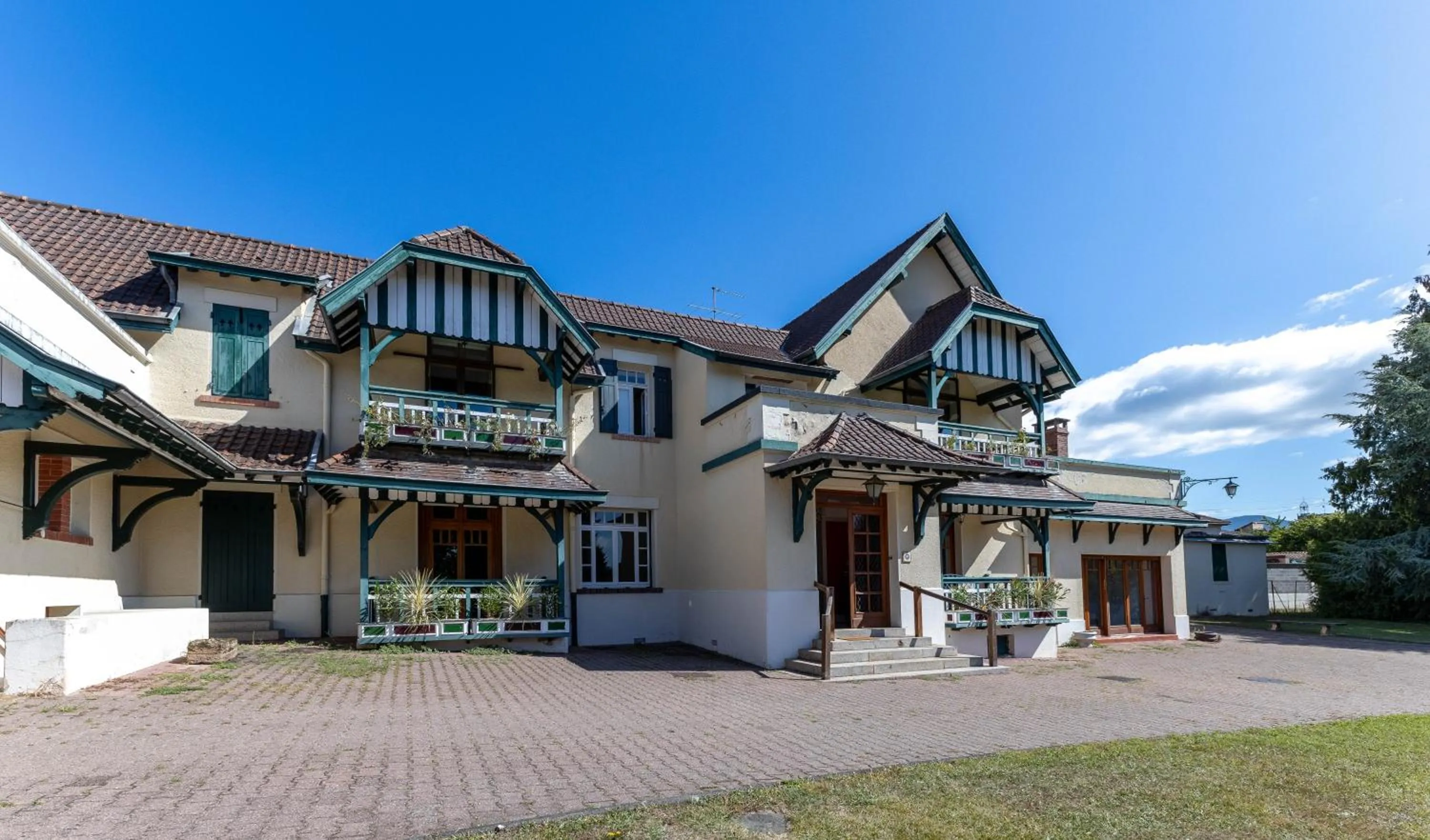 Facade/entrance in Ma Tranquillite