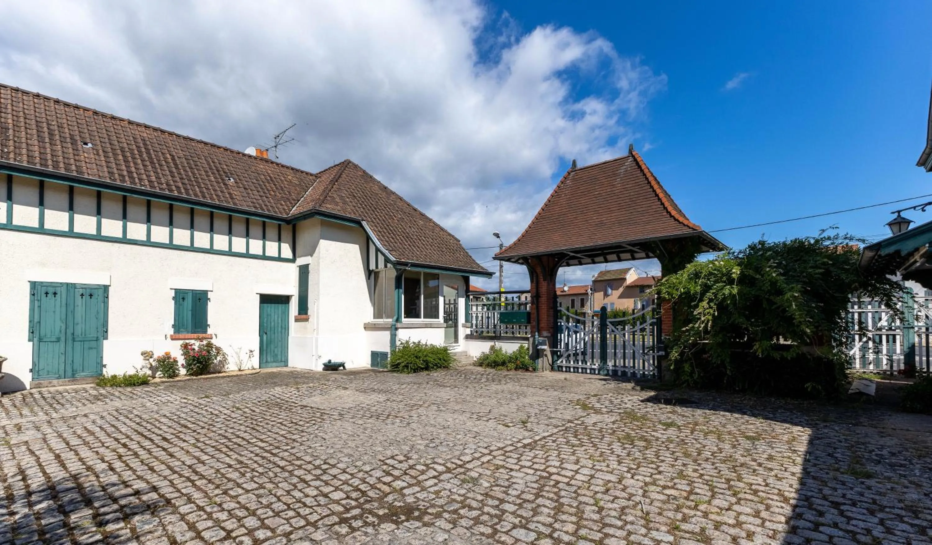 Facade/entrance in Ma Tranquillite