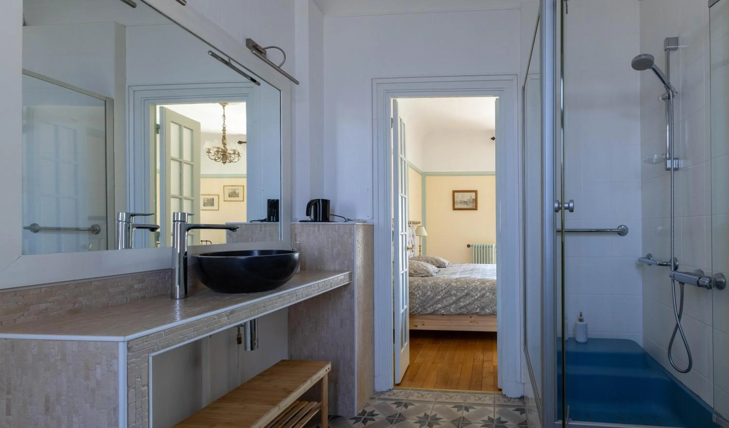 Shower, Bed in Ma Tranquillite