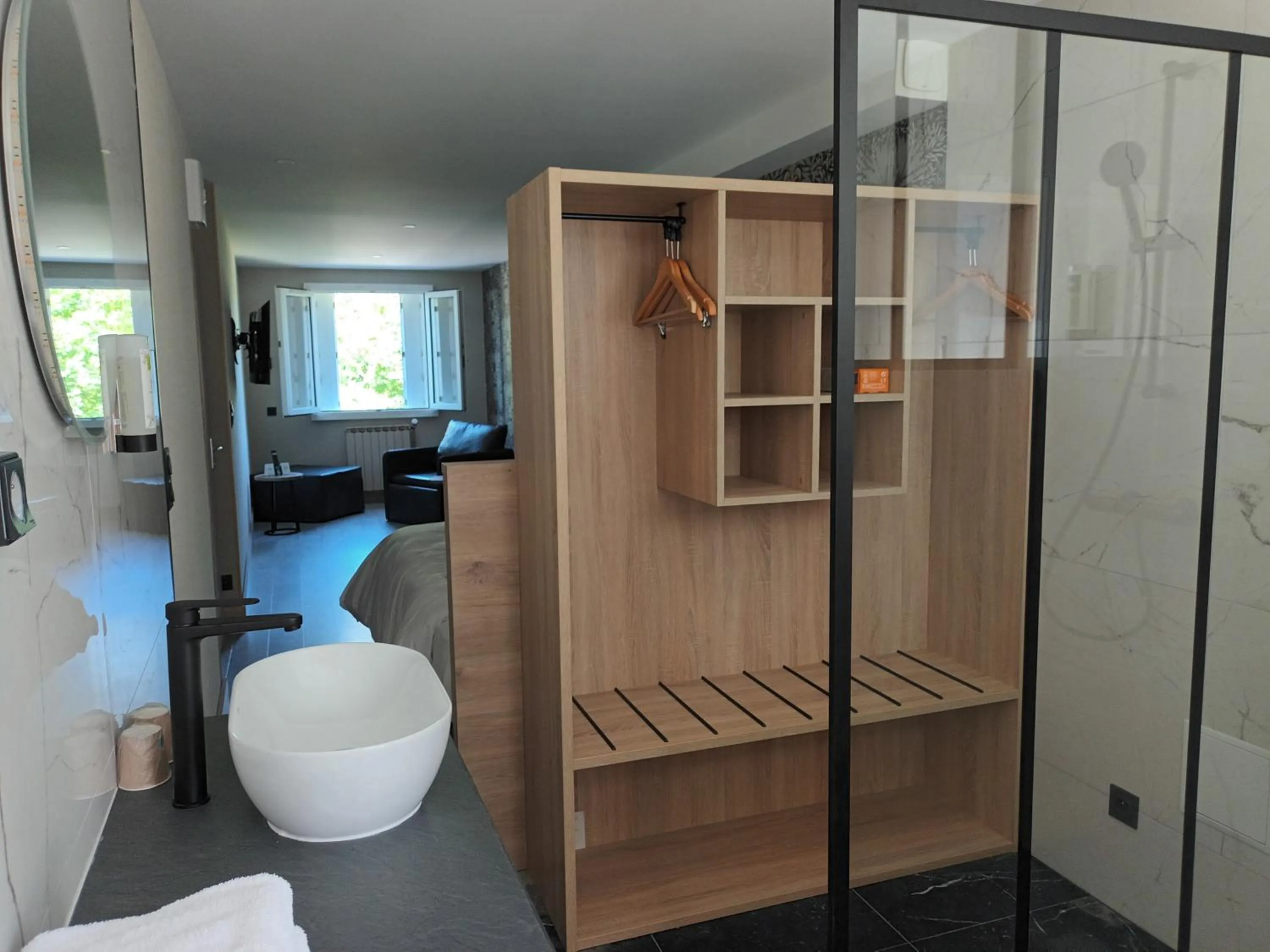Bathroom in Hôtel-Restaurant Logis l'Aubrac Laguiole
