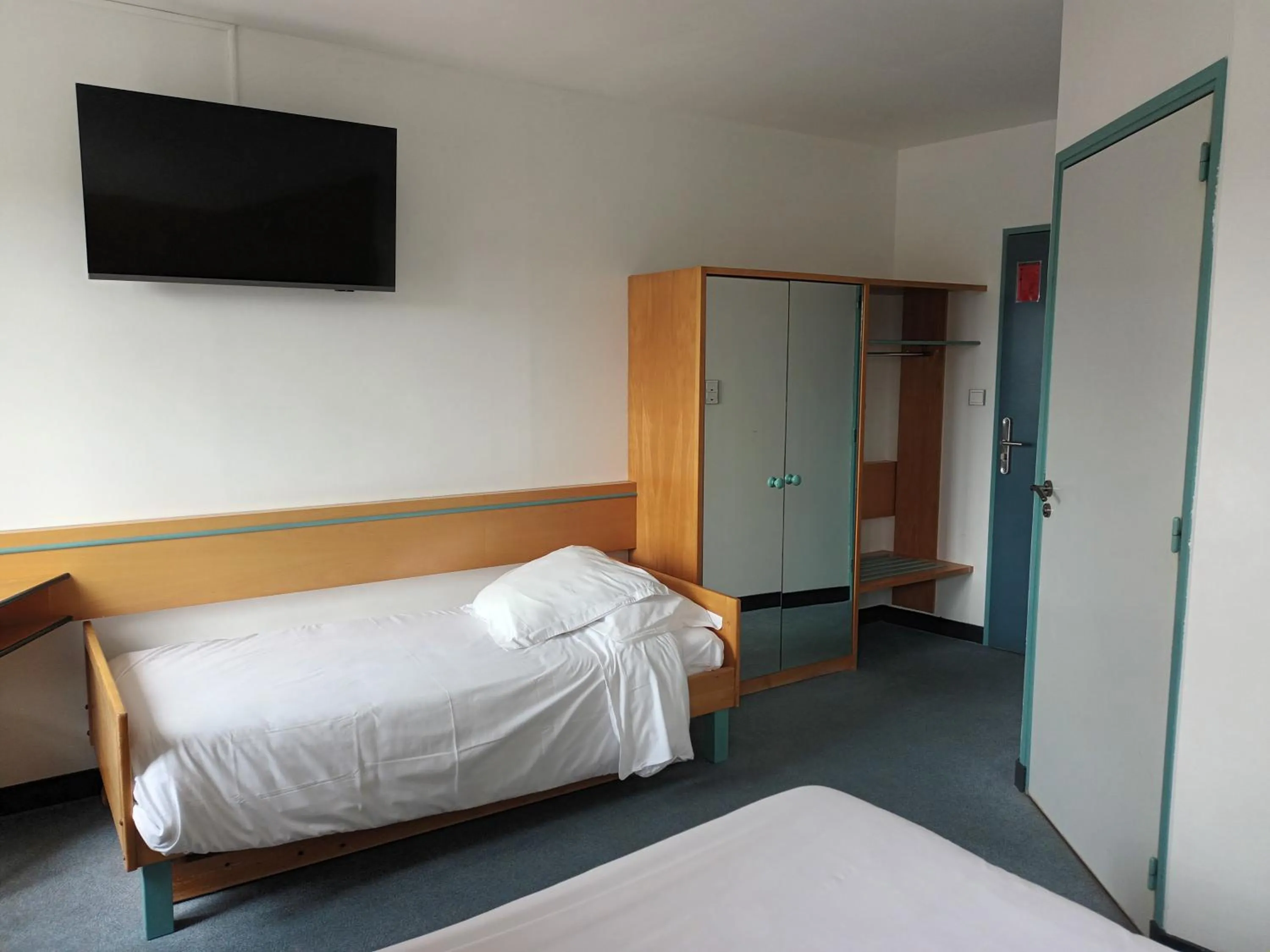 Bed in Hôtel-Restaurant Logis l'Aubrac Laguiole