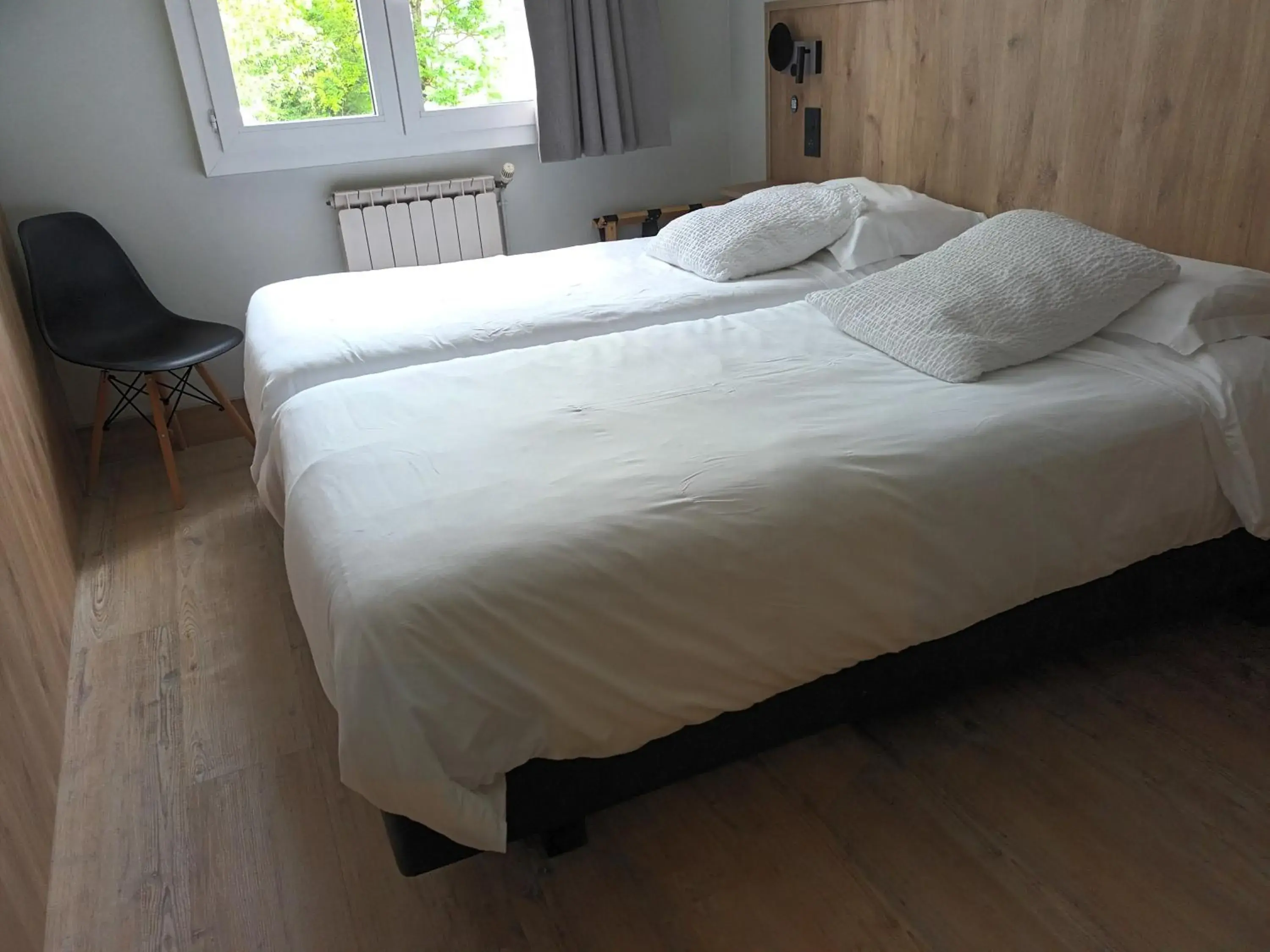 Standard Twin Room in Hôtel-Restaurant Logis l'Aubrac Laguiole Standard Twin Room in Hôtel-Restaurant Logis l'Aubrac Laguiole